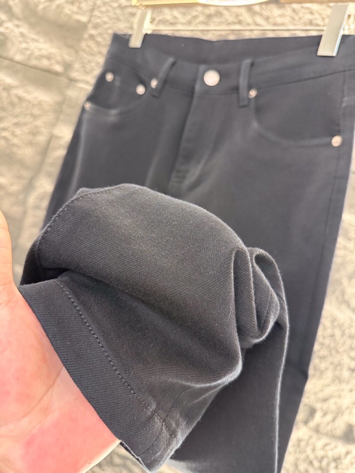 Loro Piana 诺悠翩雅 lP🆕ss 秋冬新品男士棉质不褪色牛仔裤， 裁剪精细完美，经典颜色上身很