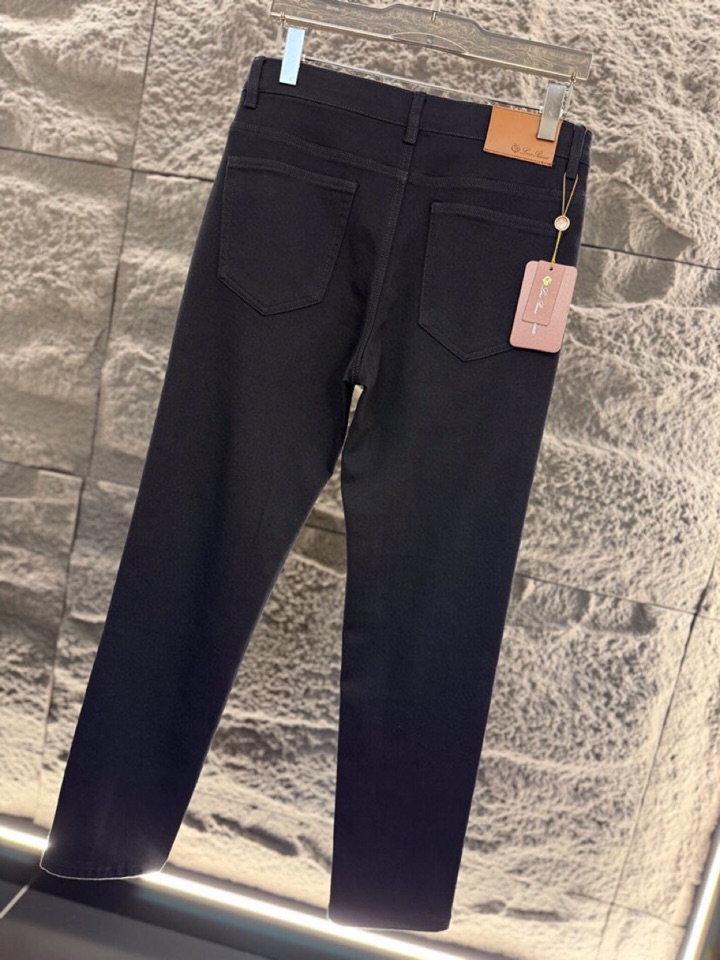 Loro Piana 诺悠翩雅 lP🆕ss 秋冬新品男士棉质不褪色牛仔裤， 裁剪精细完美，经典颜色上身很