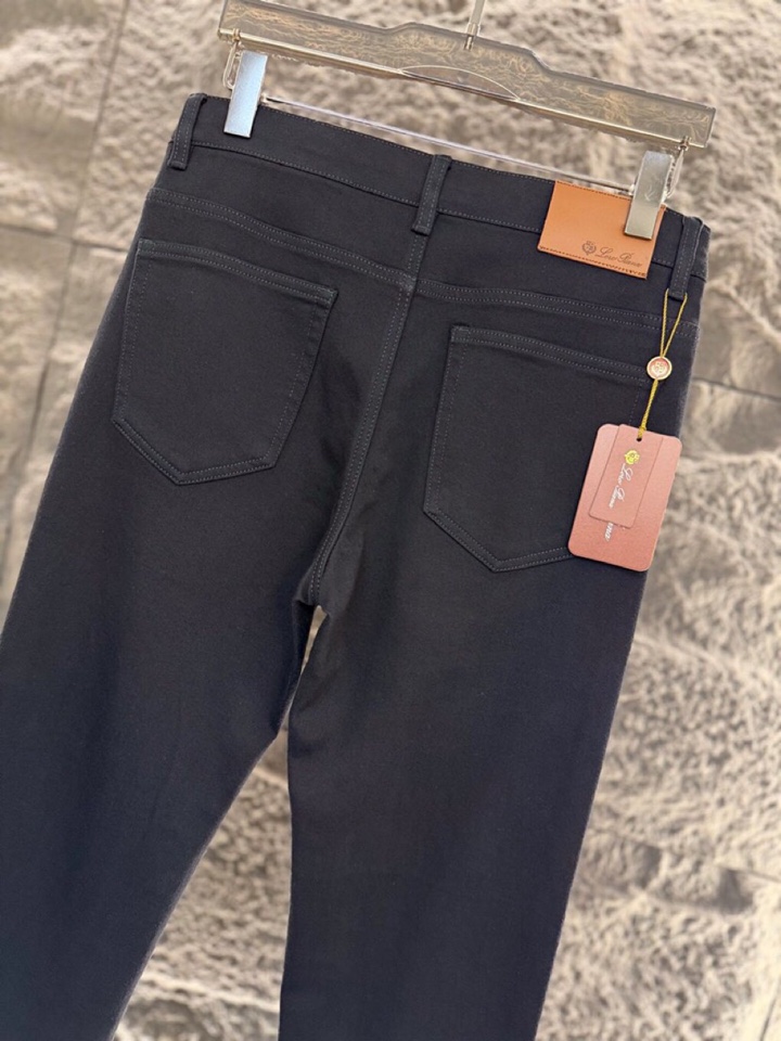 Loro Piana 诺悠翩雅 lP🆕ss 秋冬新品男士棉质不褪色牛仔裤， 裁剪精细完美，经典颜色上身很