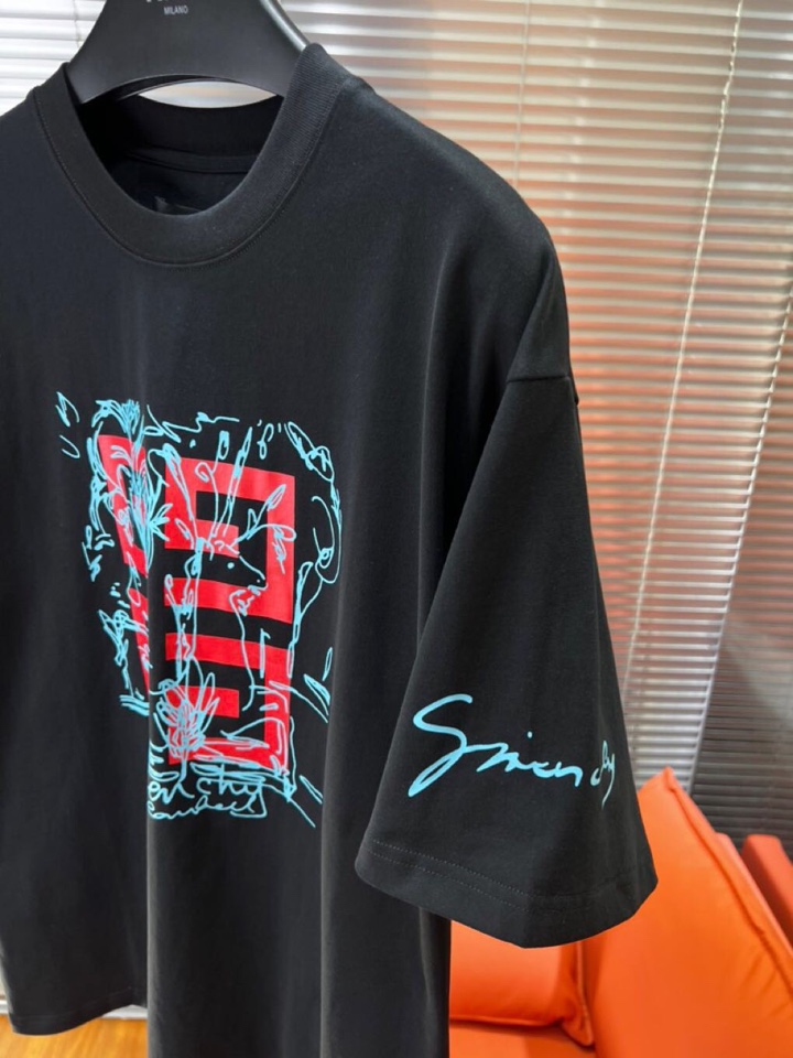 Givenchy 纪梵希2025春夏新品短袖圆领T恤，原版印花刺绣字母Logo，三标齐 帅气时尚，简约百