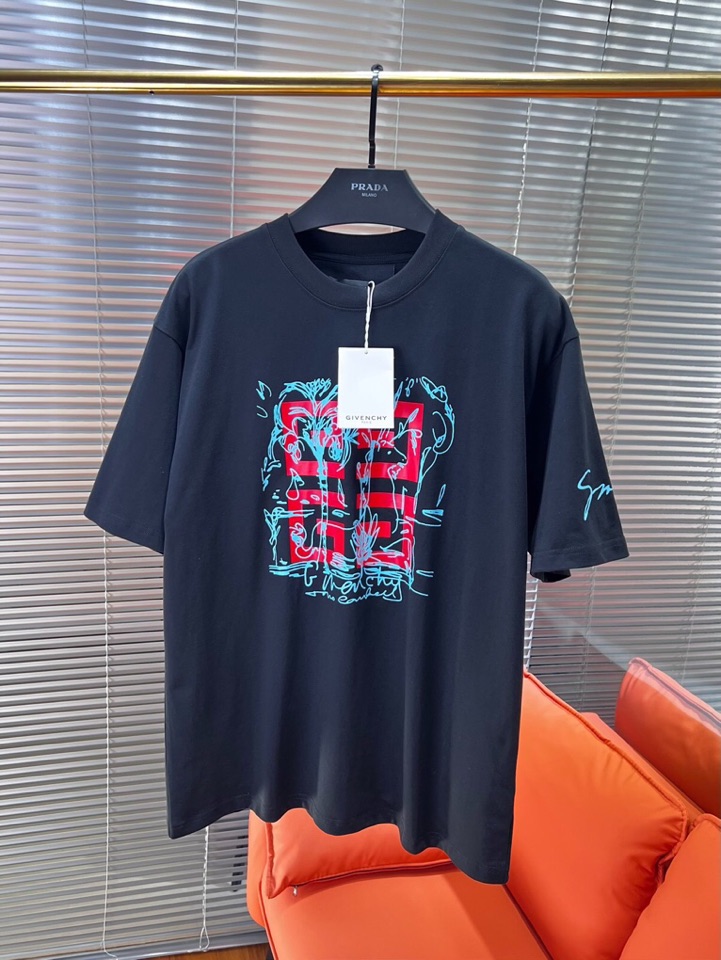 Givenchy 纪梵希2025春夏新品短袖圆领T恤，原版印花刺绣字母Logo，三标齐 帅气时尚，简约百