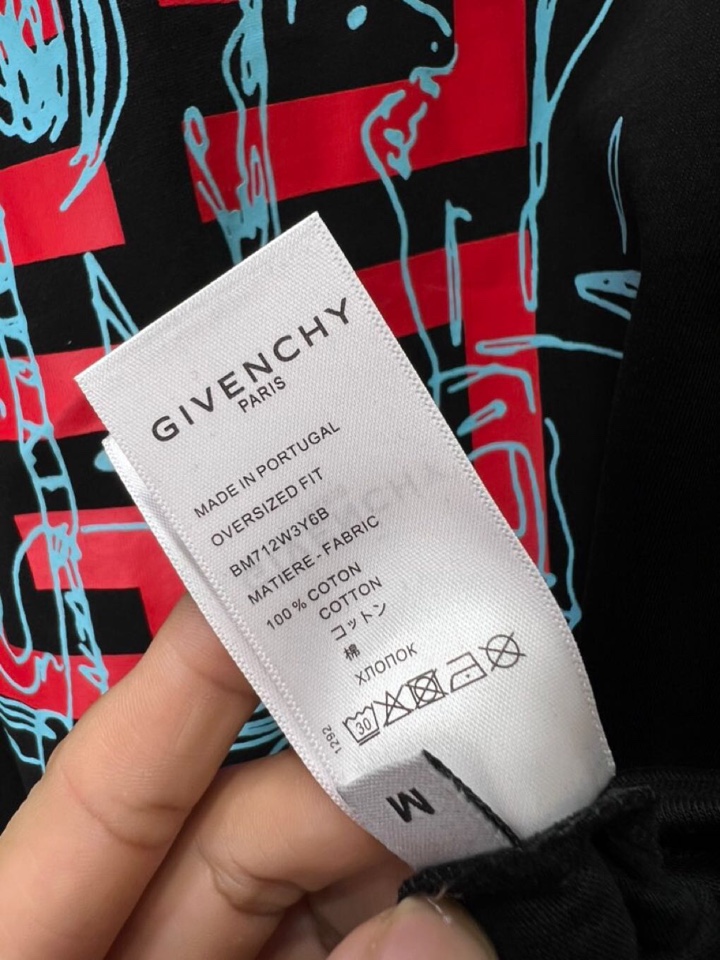 Givenchy 纪梵希2025春夏新品短袖圆领T恤，原版印花刺绣字母Logo，三标齐 帅气时尚，简约百