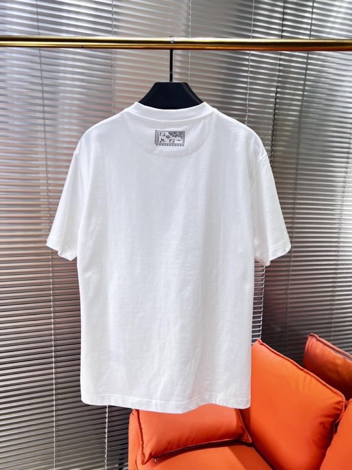 FENDI 芬迪2025春夏新品短袖圆领T恤，原版印花刺绣字母Logo，三标齐 帅气时尚，简约百搭款。纯