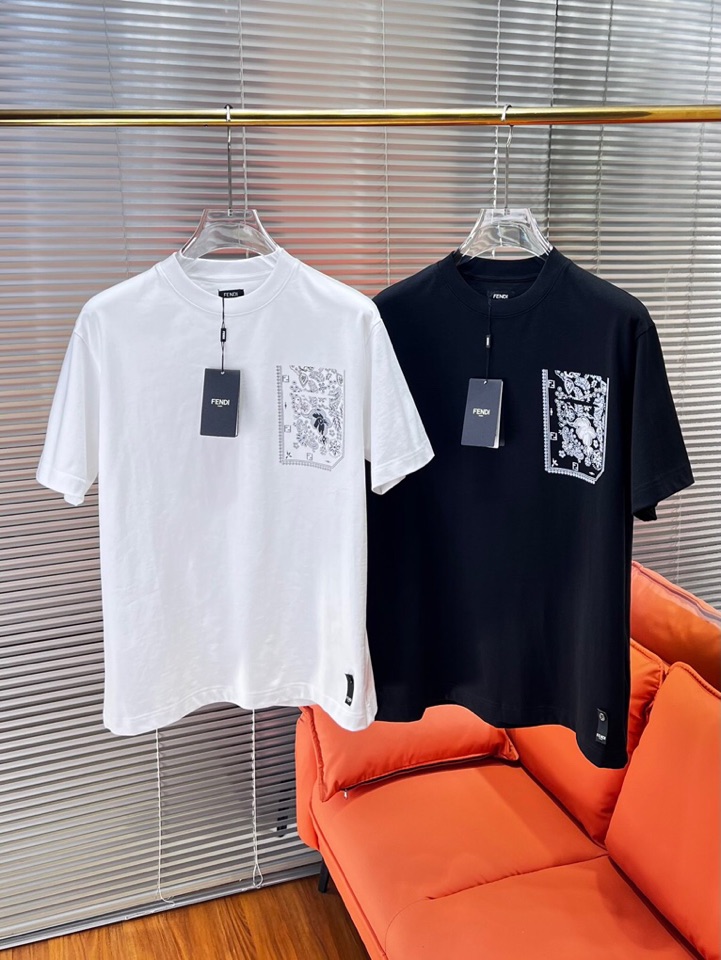 FENDI 芬迪2025春夏新品短袖圆领T恤，原版印花刺绣字母Logo，三标齐 帅气时尚，简约百搭款。纯