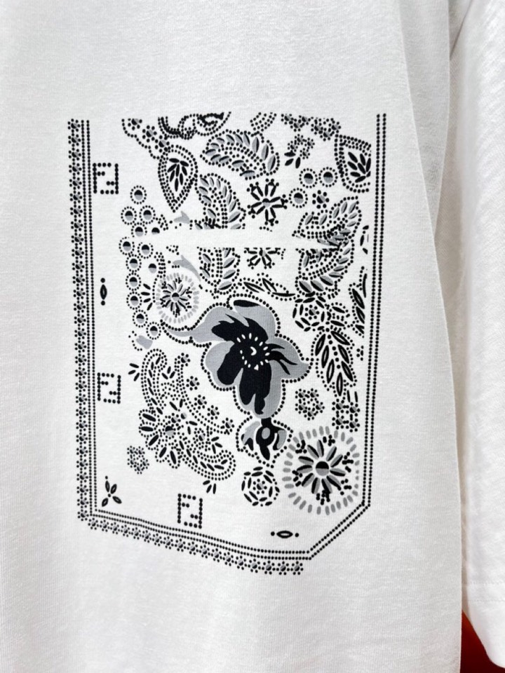 FENDI 芬迪2025春夏新品短袖圆领T恤，原版印花刺绣字母Logo，三标齐 帅气时尚，简约百搭款。纯