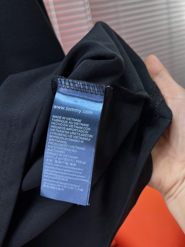 Tommy 25ss春夏新款翻领T恤Polo衫，舒适细腻带来极佳的亲肤感，同时吸湿透气，方便打理。精工螺