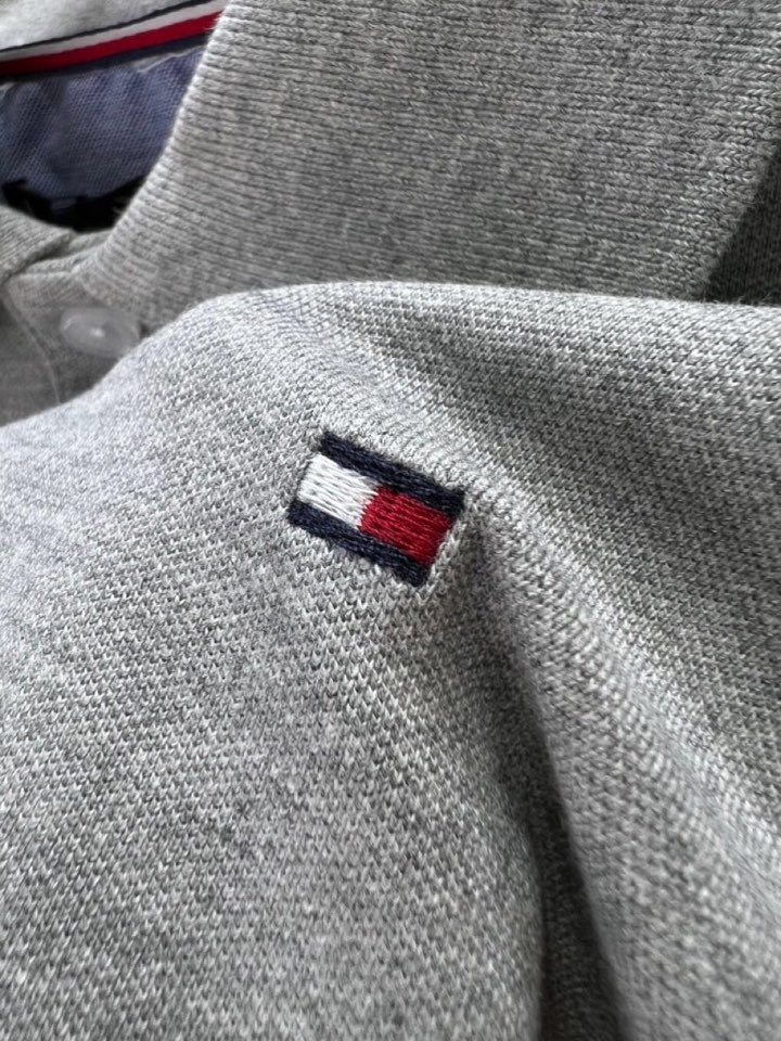 Tommy 25ss春夏新款翻领T恤Polo衫，舒适细腻带来极佳的亲肤感，同时吸湿透气，方便打理。精工螺