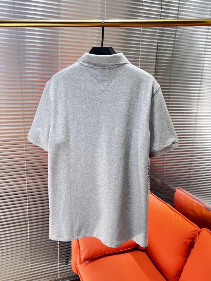 Tommy 25ss春夏新款翻领T恤Polo衫，舒适细腻带来极佳的亲肤感，同时吸湿透气，方便打理。精工螺