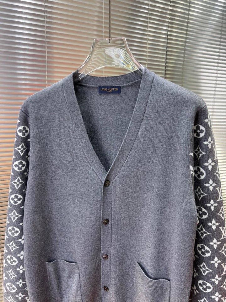 Louis Vuitton 路易威登 LV 驴牌针织提花工艺开衫v领开衫毛衣 男女同款情侣款，百搭宽松版