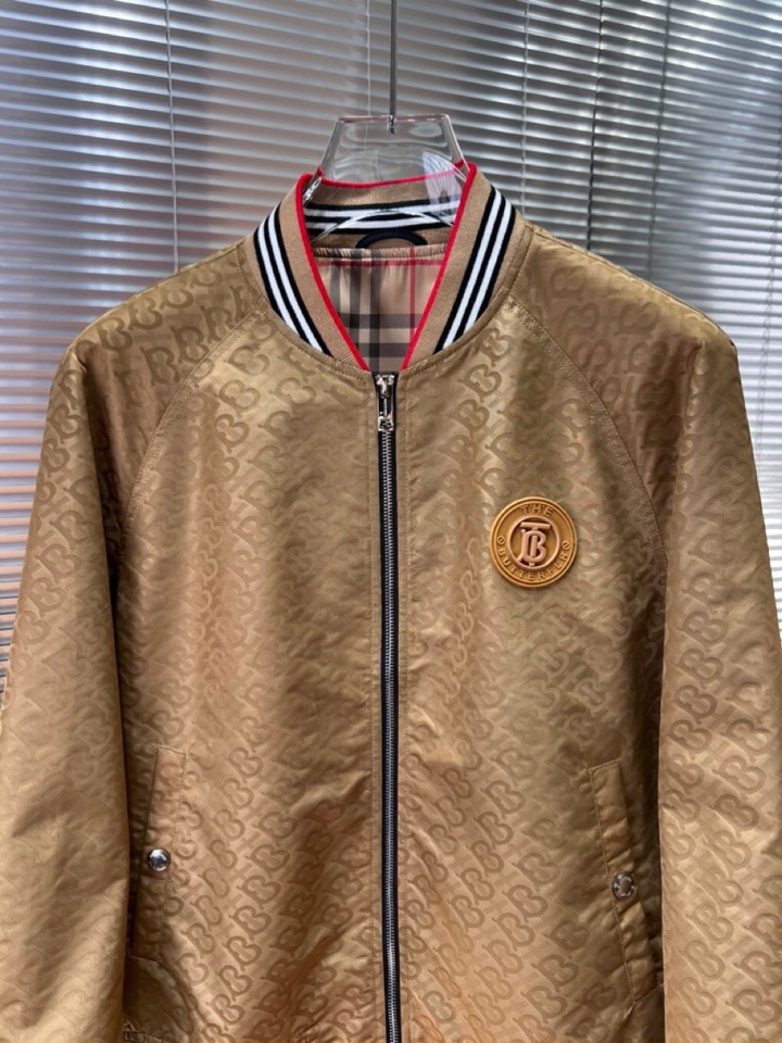 Burberry巴宝莉秋冬新品，时尚休闲棒球领夹克外套，同步有售，原单狠货，采用进口原版面料，提花工艺字