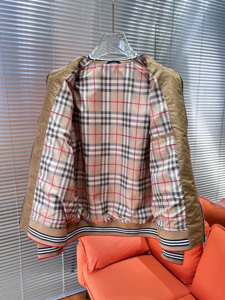Burberry巴宝莉秋冬新品，时尚休闲棒球领夹克外套，同步有售，原单狠货，采用进口原版面料，提花工艺字
