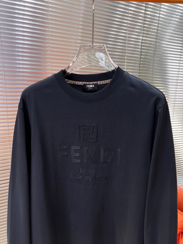 FENDI 芬迪2025新款圆领长袖T恤，男女同款情侣款，定制280克重纯棉面料，定染32支双股螺纹、领