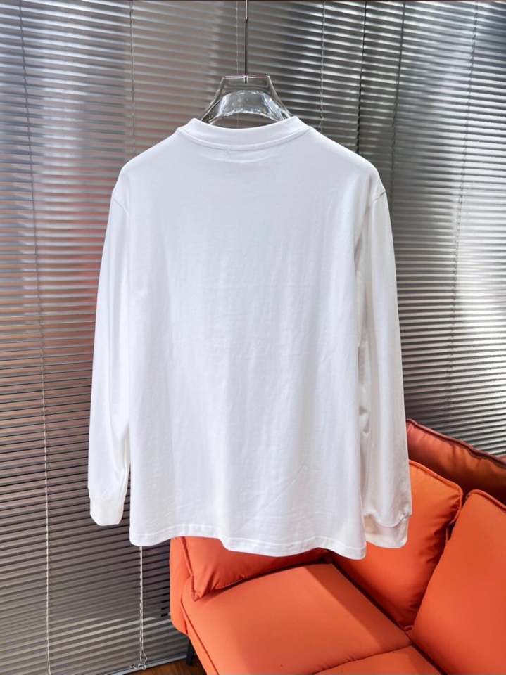 FENDI 芬迪2025新款圆领长袖T恤，男女同款情侣款，定制280克重纯棉面料，定染32支双股螺纹、领