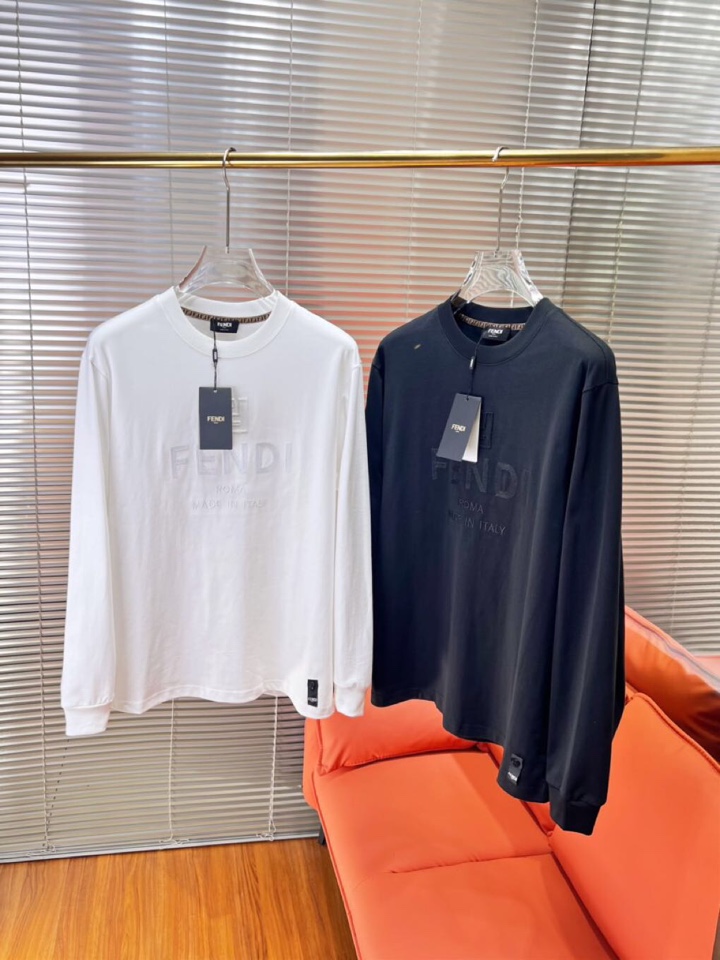 FENDI 芬迪2025新款圆领长袖T恤，男女同款情侣款，定制280克重纯棉面料，定染32支双股螺纹、领