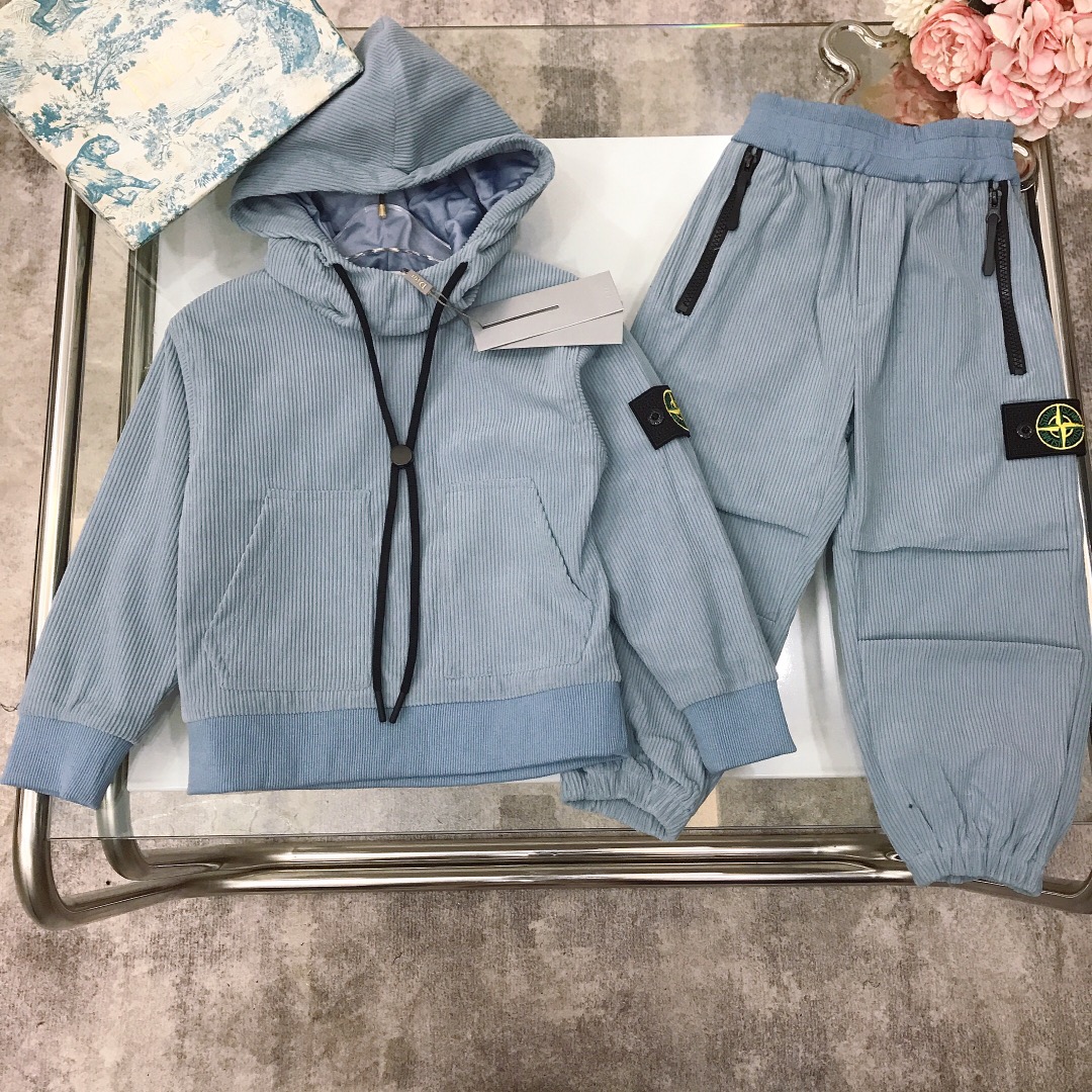 NO:575419,[Available now] Size - Stone Corduroy Suit Autumn New ~ Limited Series [Hooded Pullover Sweatshirt Trousers] Made of corduroy fabric with a strong retro feel ~ The gray-toned blue shows a sense of luxury + the haze blue embellishment is full of sophistication ~ Soft and comfortable, simple and fashionable, craftsmanship superimposed, visible high quality, super stylish and good-looking, color haze blue size-110-120-130-140-150-[CM]  Complete package of 10, clothes, hoodie, sweatshirts, hats,19860909【现货发】  尺寸-  石头灯芯绒套装 秋季新款～限定系列【连帽套头卫衣长裤】复古感极强的灯芯绒面料打造～灰调的蓝色尽显高级感+雾霾蓝的点缀精致感满满～ 柔软舒适 简约时尚 工艺叠加 看得见的高品质 超级有型又好看 颜色雾霾蓝 size-110-120-130-140-150-【CM】 全套包装10,衣服,hoodie,sweatshirts,hats,,Children's