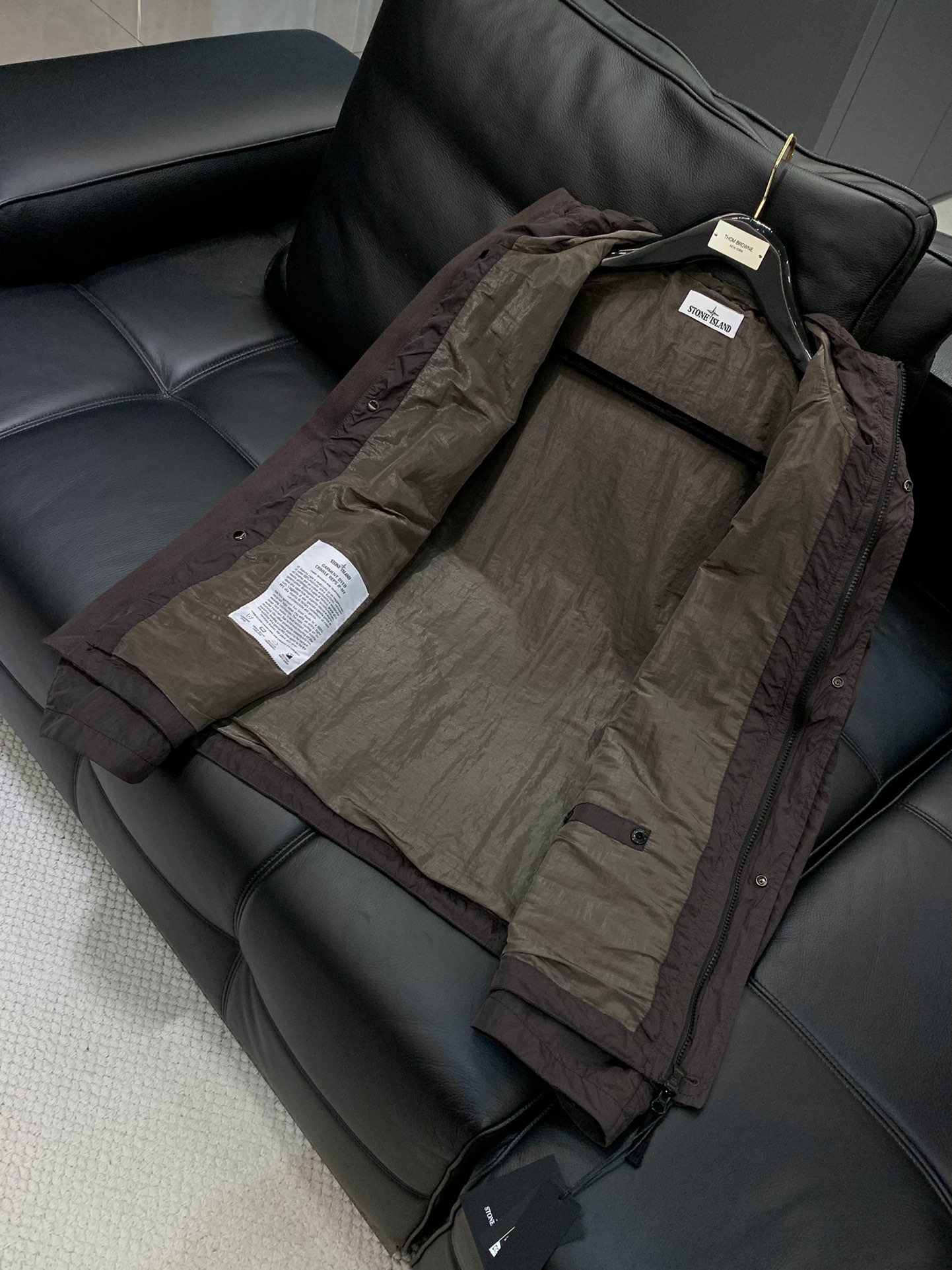 ，Stone Island 石头岛，2025秋季最新款，专柜同步有售，原单狠货，爆款时尚休闲连帽外套，进