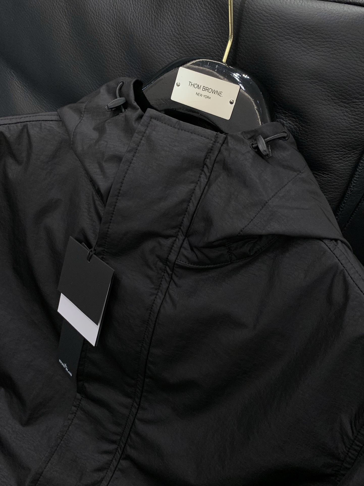 ，Stone Island 石头岛，2025秋季最新款，专柜同步有售，原单狠货，爆款时尚休闲连帽外套，进