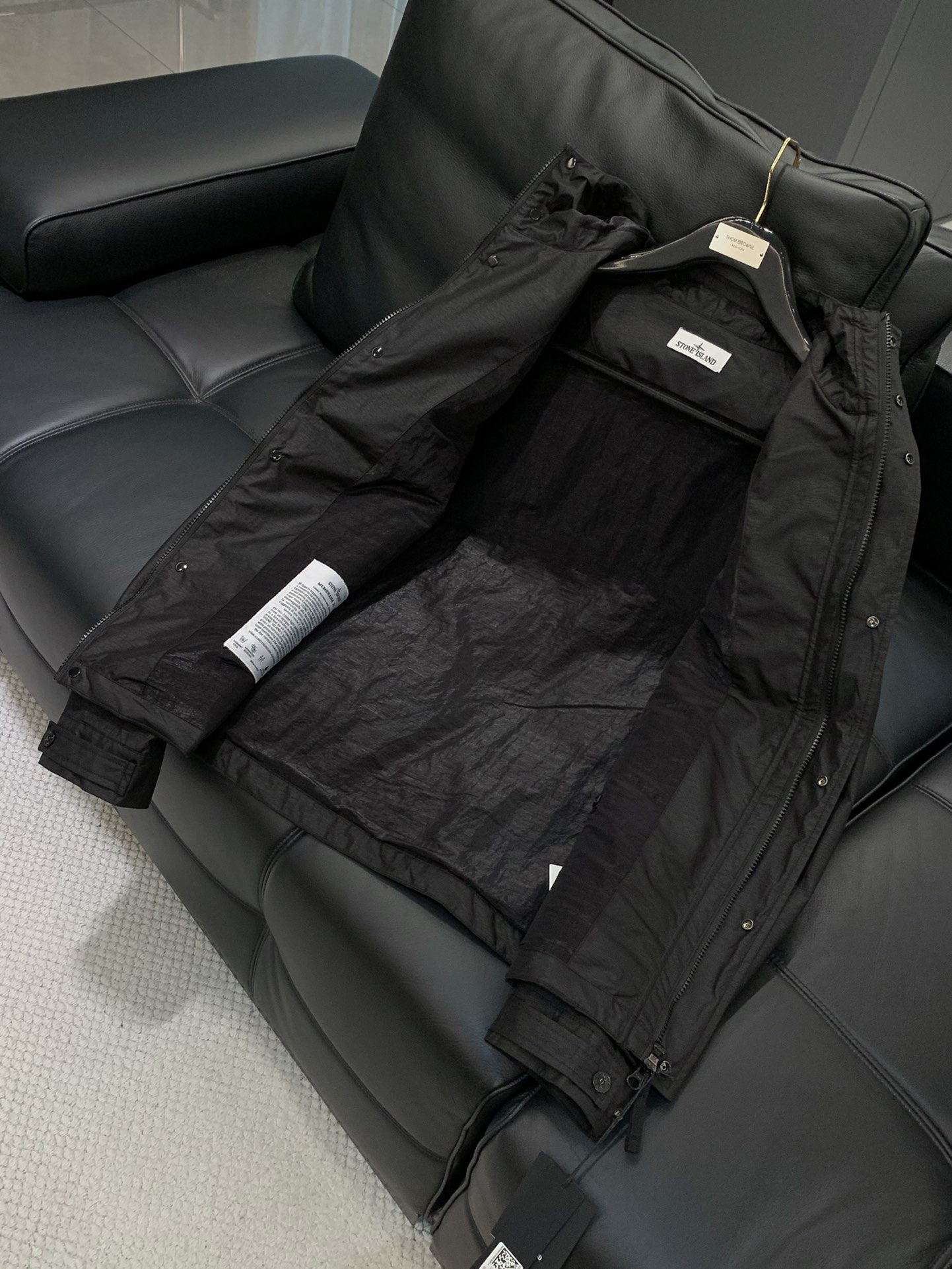 ，Stone Island 石头岛，2025秋季最新款，专柜同步有售，原单狠货，爆款时尚休闲连帽外套，进