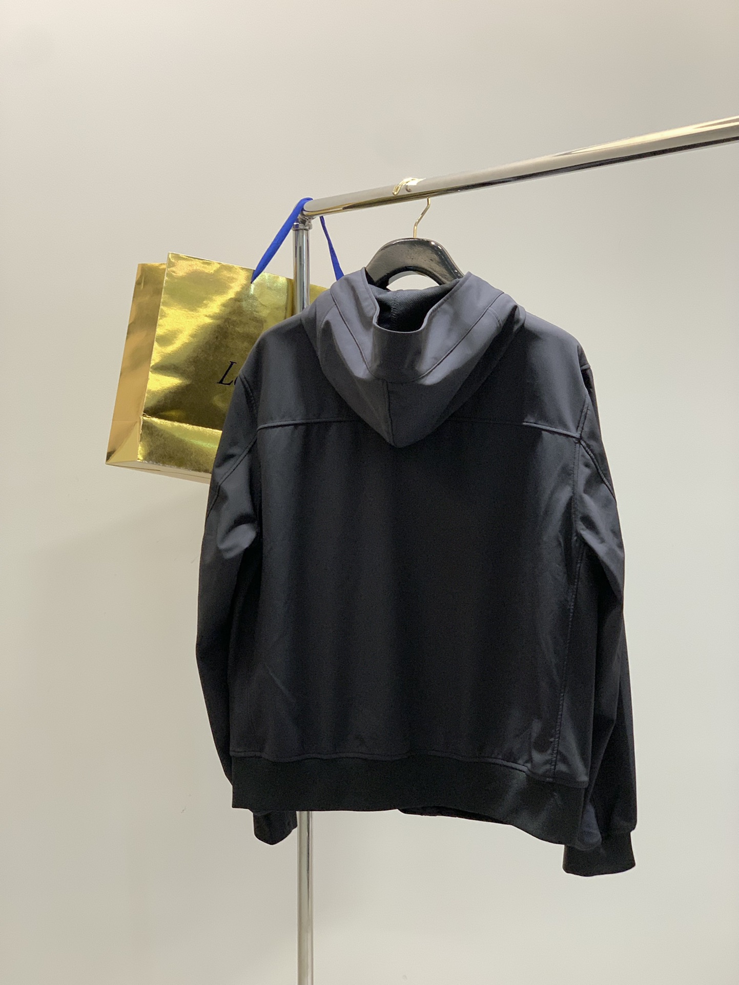 ，Stone Island 石头岛，2025秋季最新款，专柜同步有售，原单狠货，爆款时尚休闲连帽外套，进