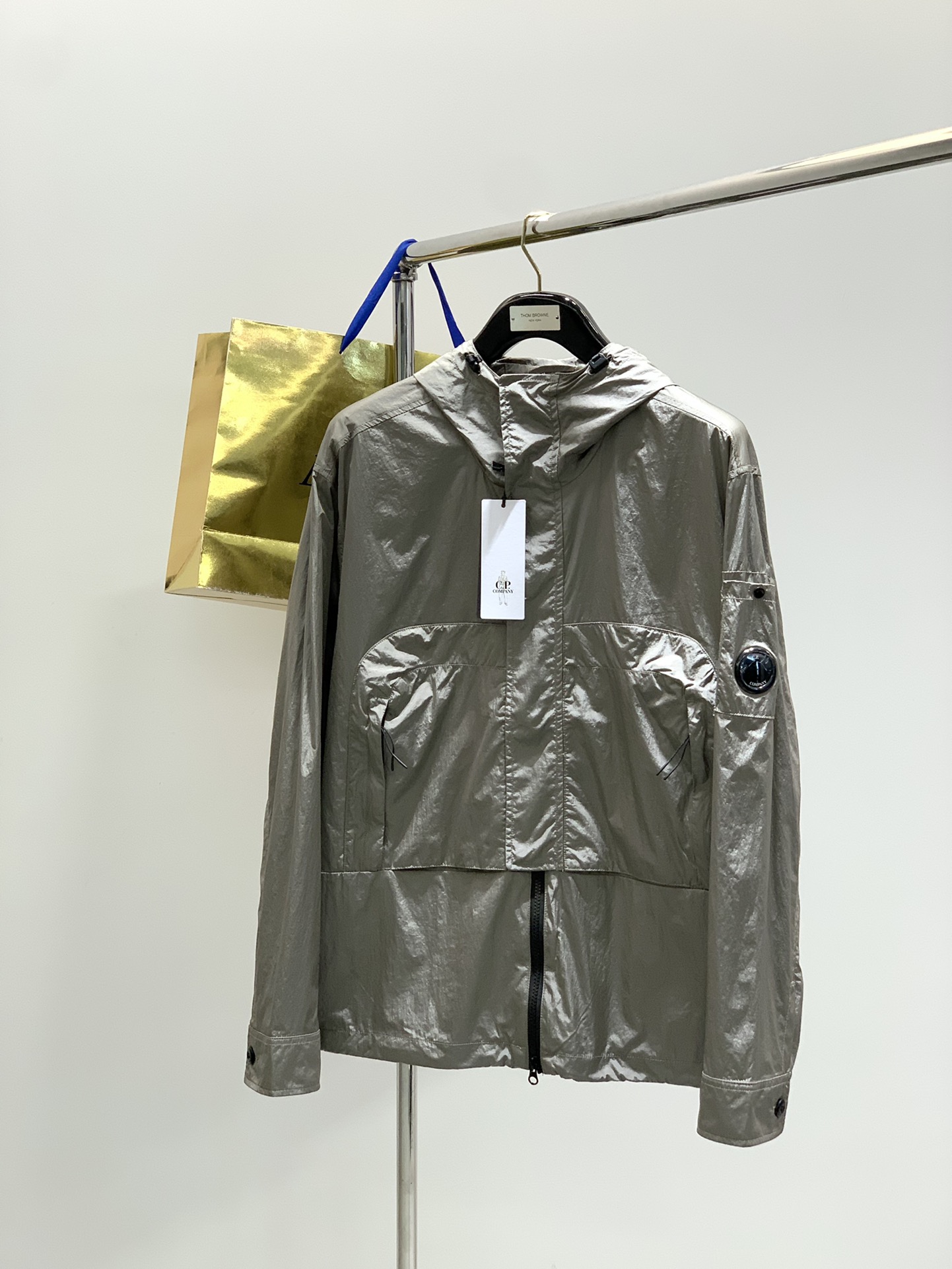 ，C.P.ComPany 意大利时尚品牌，2025秋季最新品，CP意大利机能潮牌鼻祖，专柜同步有售，原单