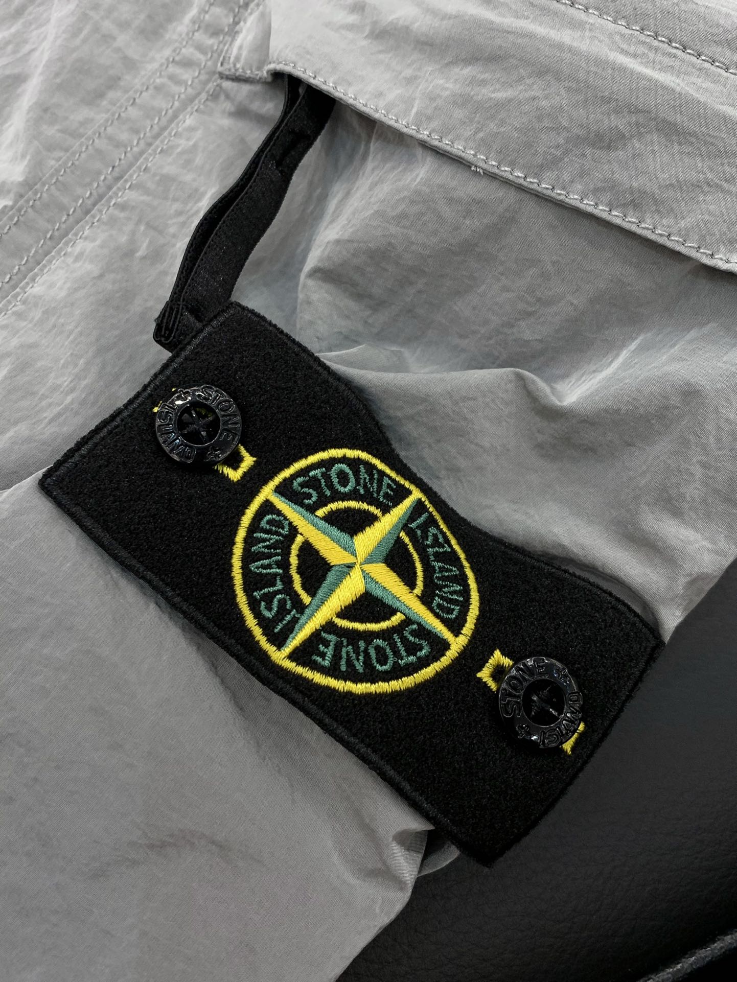 ，Stone Island石头岛，2025秋季最新款，专柜同步有售，原单狠货，爆款时尚休闲裤，进口原版面