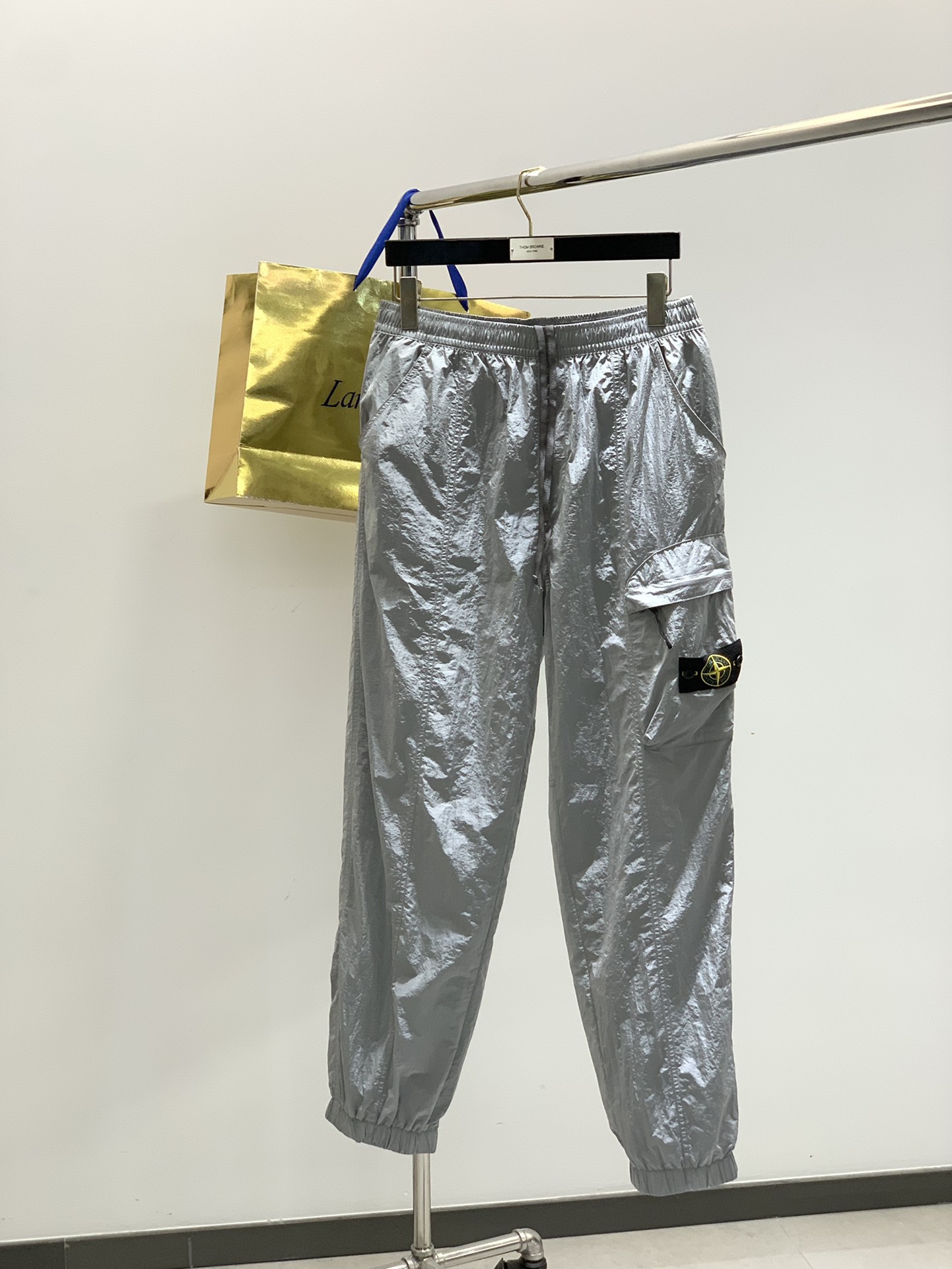 ，Stone Island石头岛，2025秋季最新款，专柜同步有售，原单狠货，爆款时尚休闲裤，进口原版面