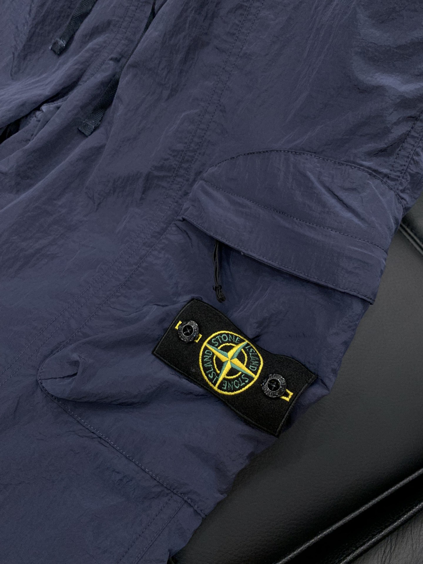 ，Stone Island石头岛，2025秋季最新款，专柜同步有售，原单狠货，爆款时尚休闲裤，进口原版面