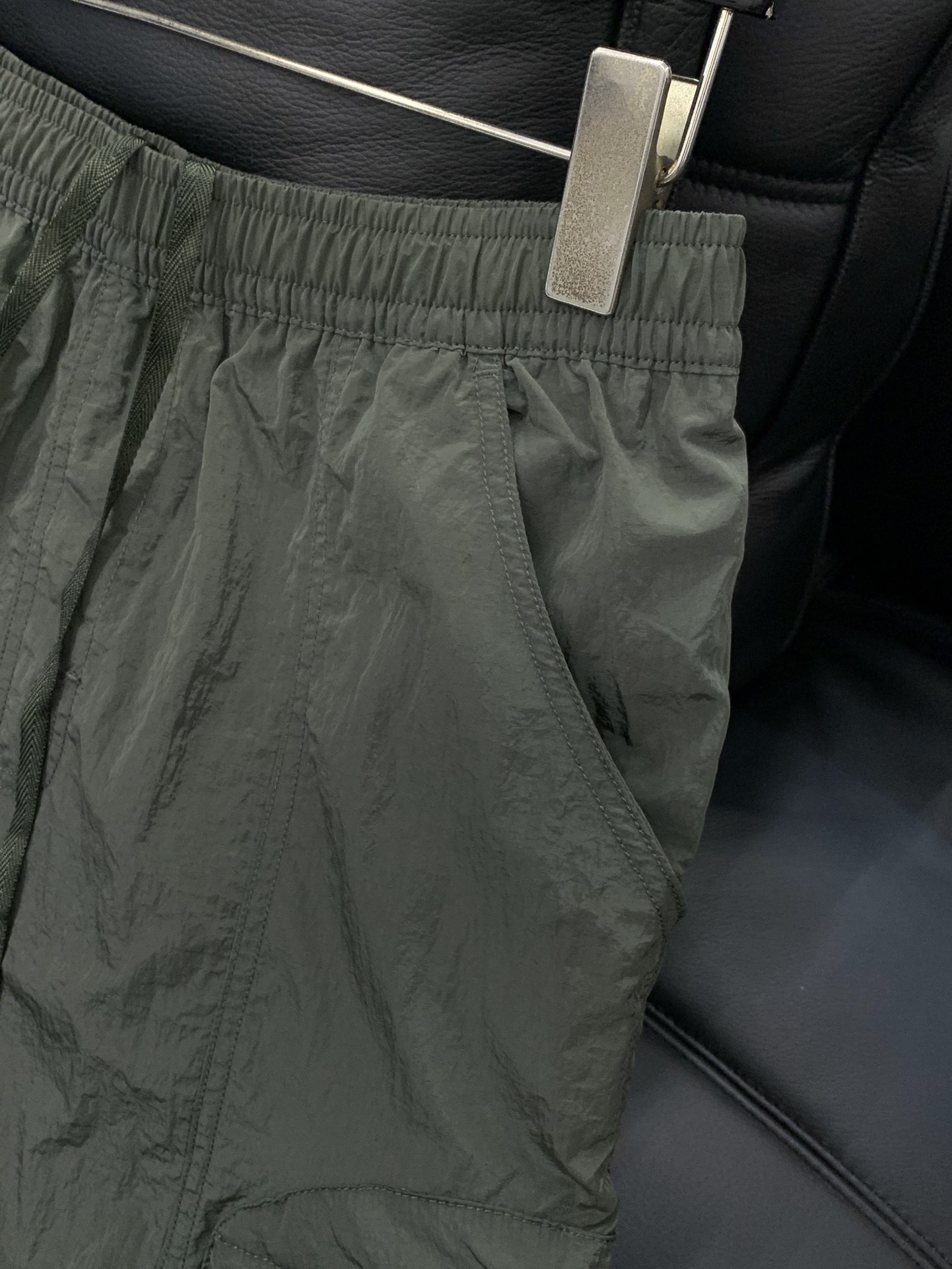 ，Stone Island石头岛，2025秋季最新款，专柜同步有售，原单狠货，爆款时尚休闲裤，进口原版面