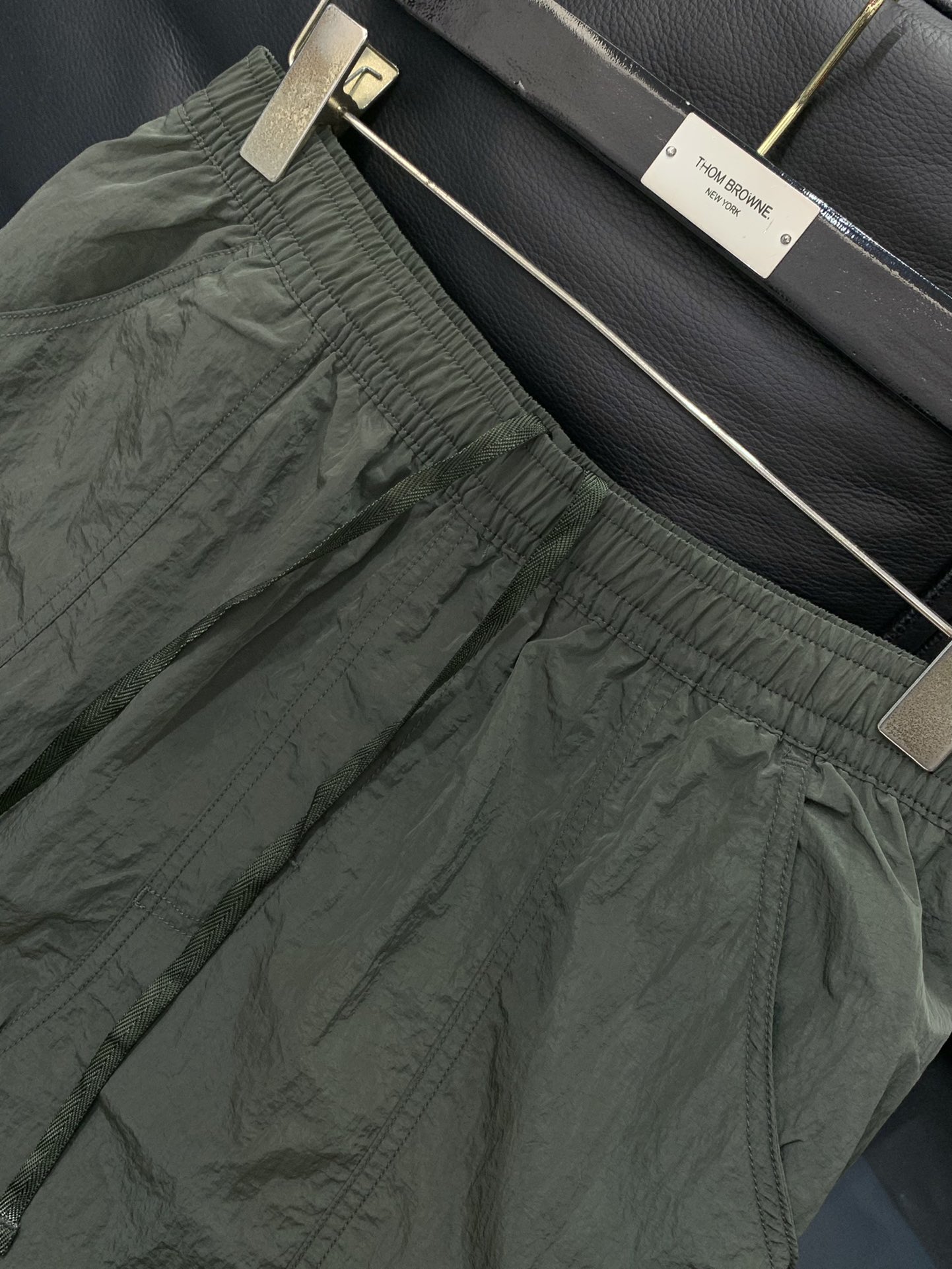 ，Stone Island石头岛，2025秋季最新款，专柜同步有售，原单狠货，爆款时尚休闲裤，进口原版面