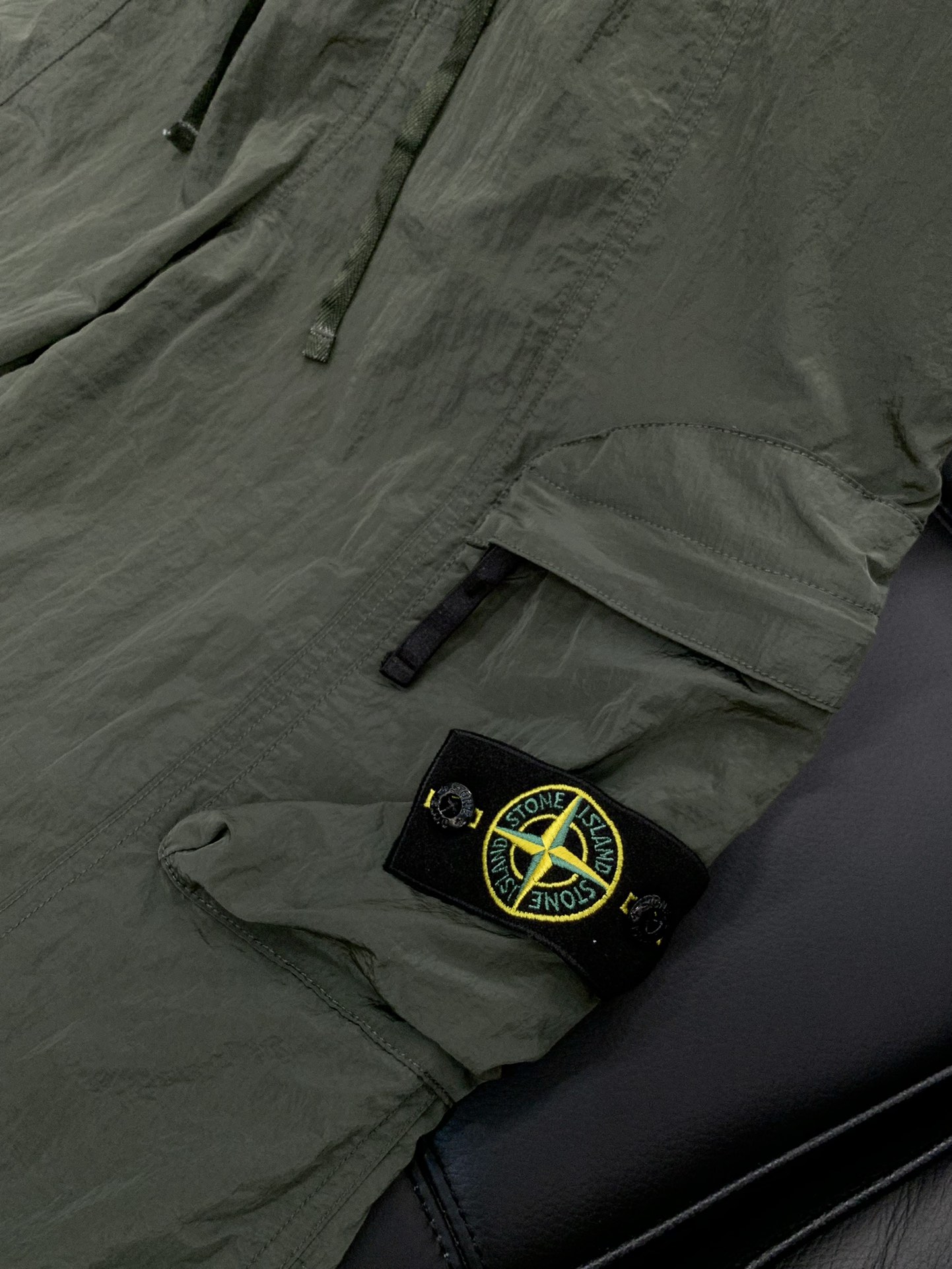 ，Stone Island石头岛，2025秋季最新款，专柜同步有售，原单狠货，爆款时尚休闲裤，进口原版面