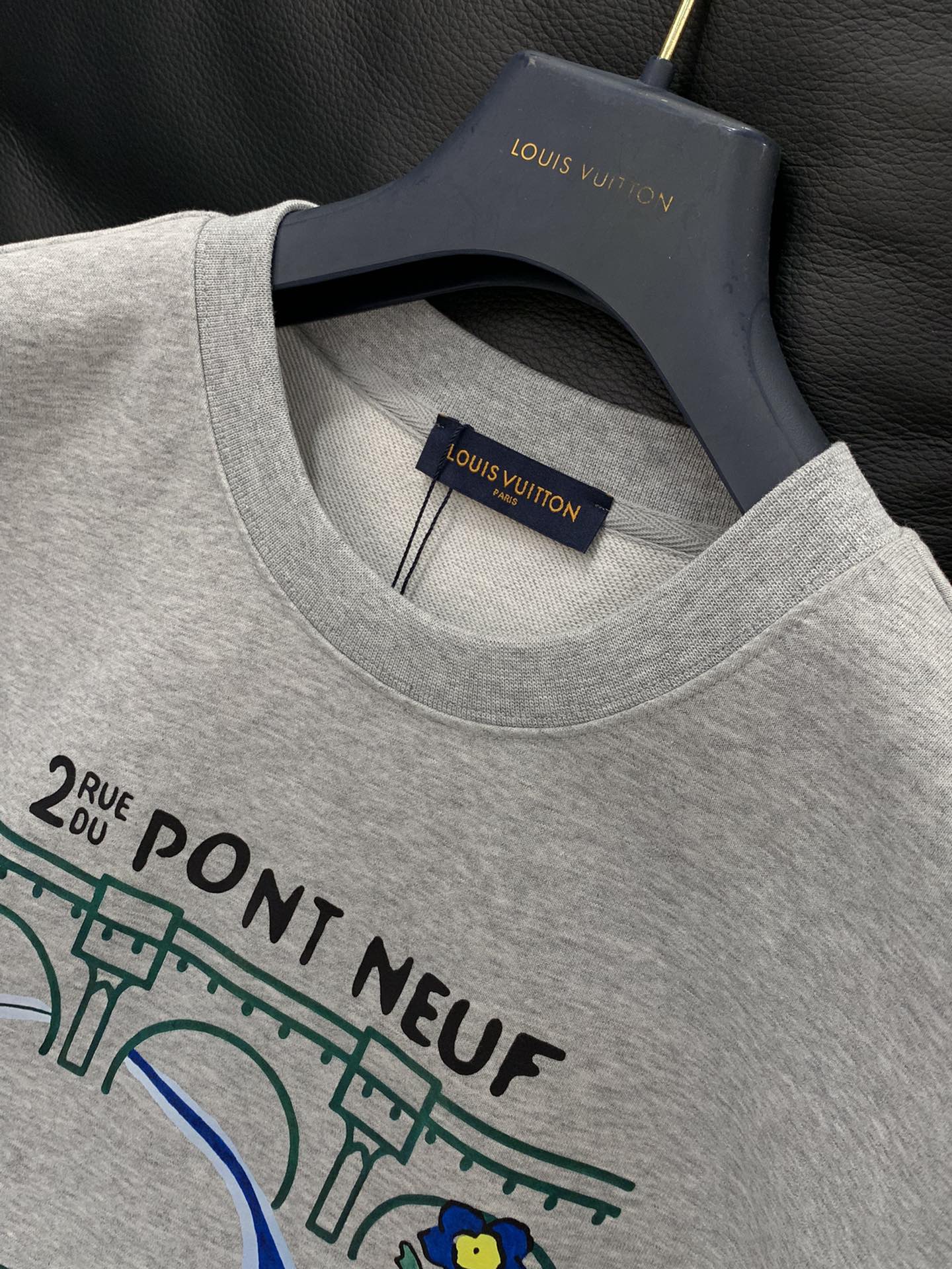 ，LouisVuitton 路易威登，2025秋季最新款，专柜同步有售，原单狠货，时尚休闲圆领长袖卫衣，