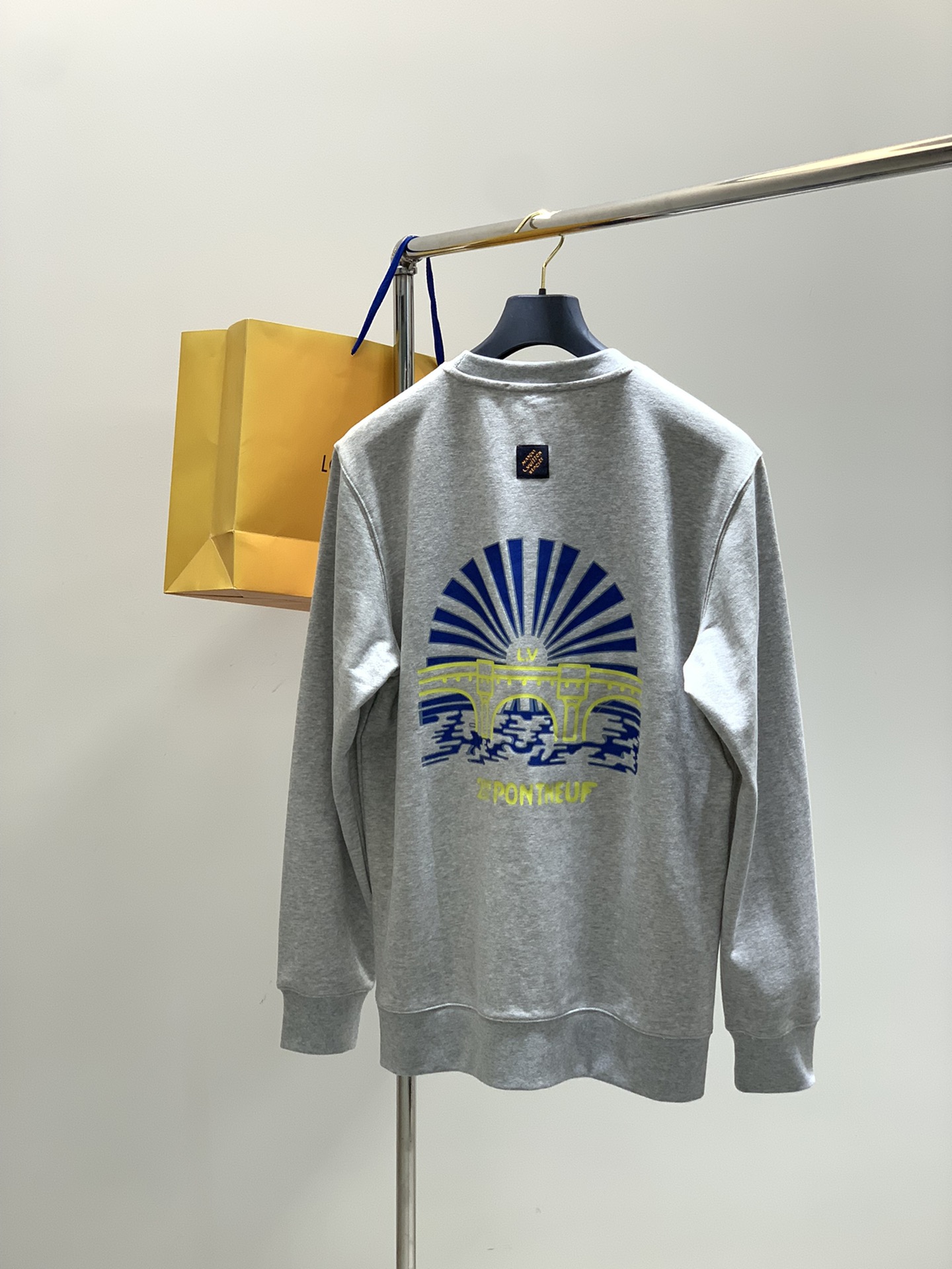 ，LouisVuitton 路易威登，2025秋季最新款，专柜同步有售，原单狠货，时尚休闲圆领长袖卫衣，