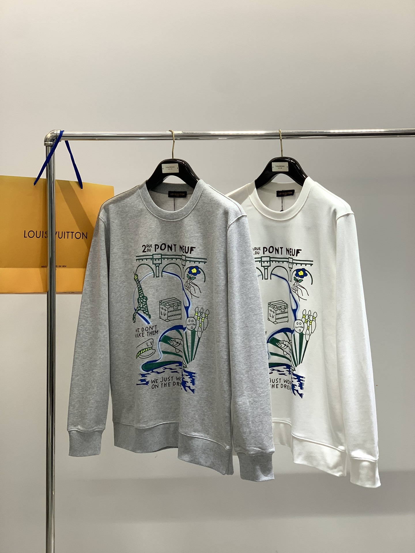 ，LouisVuitton 路易威登，2025秋季最新款，专柜同步有售，原单狠货，时尚休闲圆领长袖卫衣，