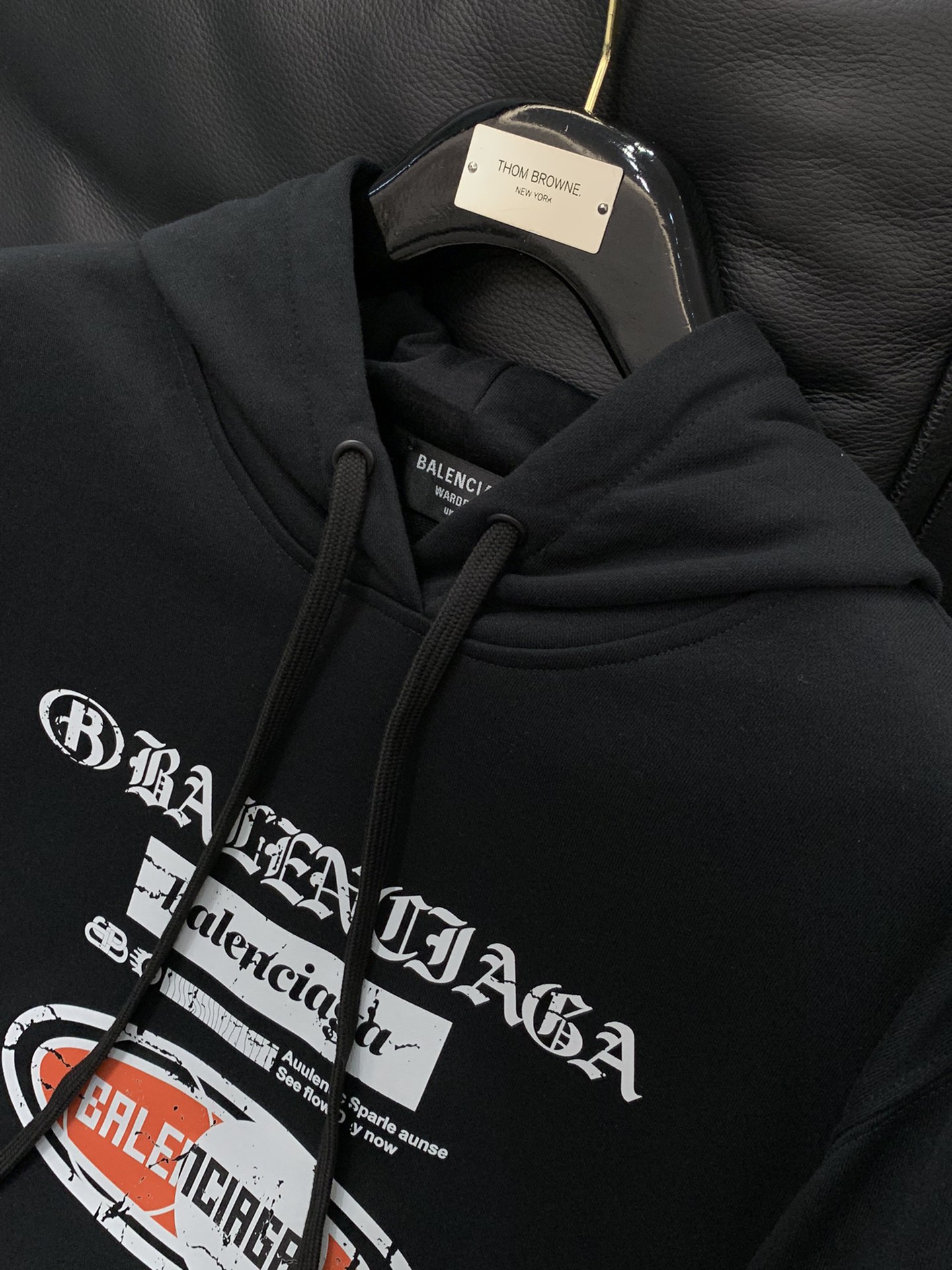 ，Balenciaga 巴黎世家，2025秋季最新款，专柜同步有售，原单狠货，爆款时尚休闲连帽卫衣，进口