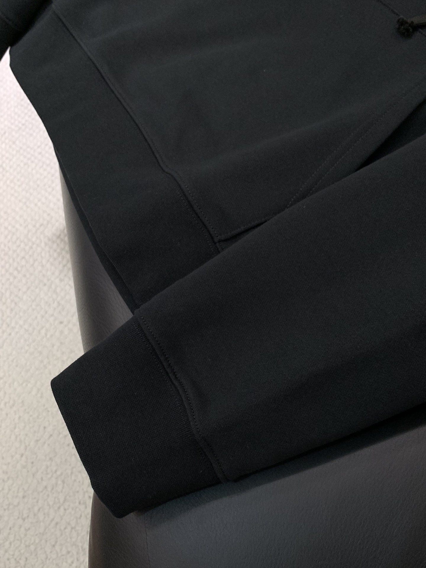 ，Balenciaga 巴黎世家，2025秋季最新款，专柜同步有售，原单狠货，爆款时尚休闲连帽卫衣，进口