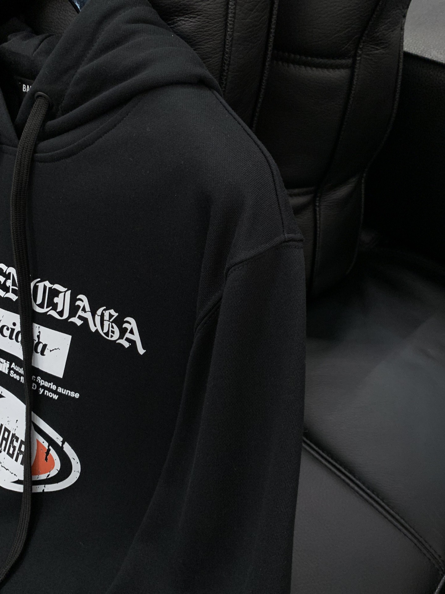 ，Balenciaga 巴黎世家，2025秋季最新款，专柜同步有售，原单狠货，爆款时尚休闲连帽卫衣，进口