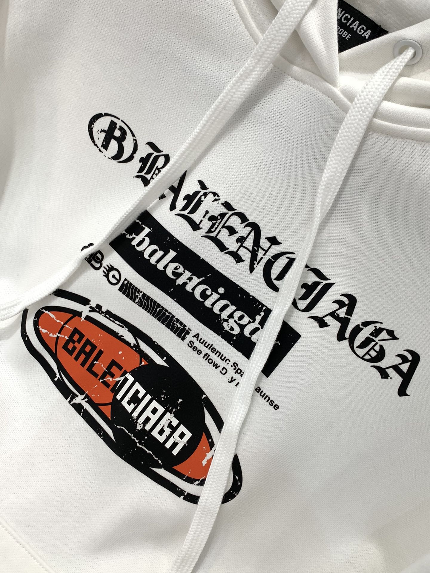 ，Balenciaga 巴黎世家，2025秋季最新款，专柜同步有售，原单狠货，爆款时尚休闲连帽卫衣，进口