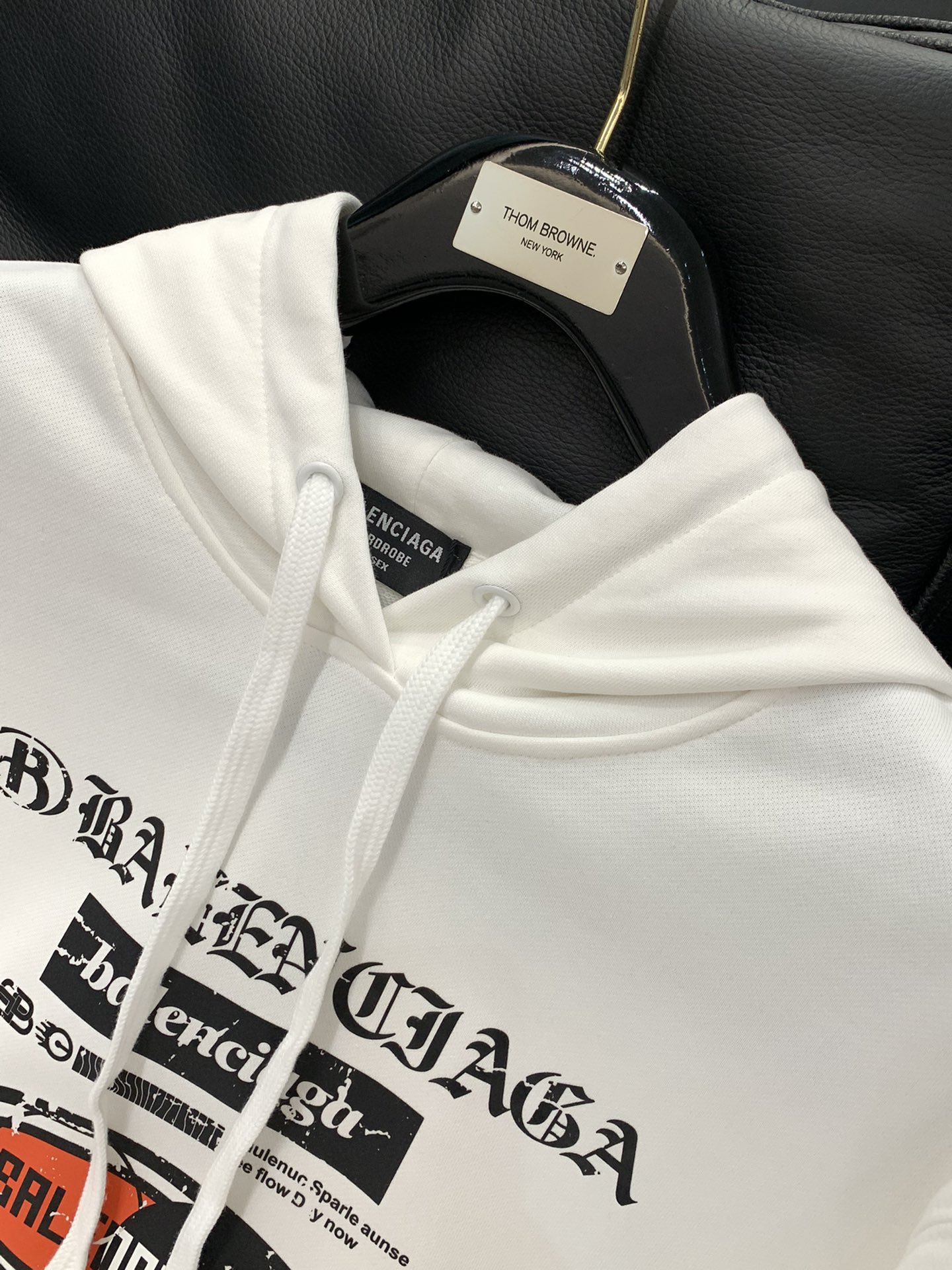 ，Balenciaga 巴黎世家，2025秋季最新款，专柜同步有售，原单狠货，爆款时尚休闲连帽卫衣，进口