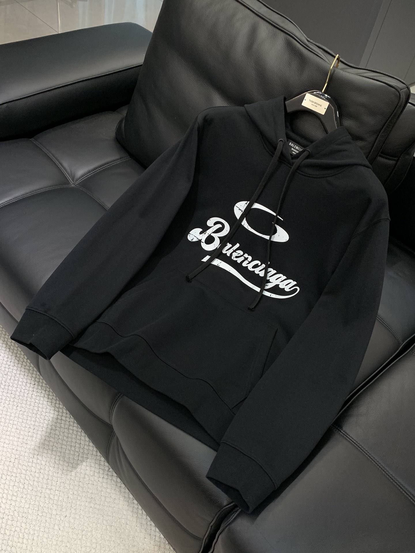 ，Balenciaga 巴黎世家，2025秋季最新款，专柜同步有售，原单狠货，爆款时尚休闲连帽卫衣，进口