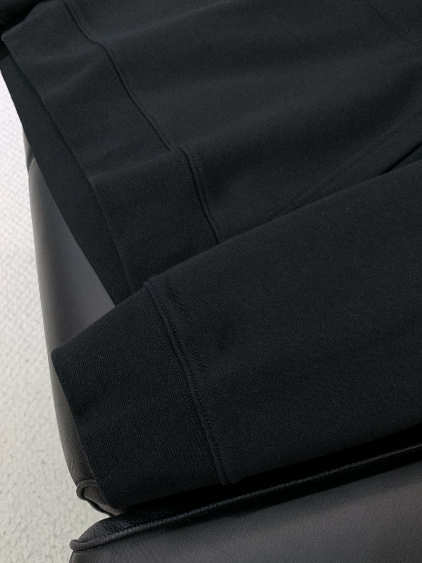 ，Balenciaga 巴黎世家，2025秋季最新款，专柜同步有售，原单狠货，爆款时尚休闲连帽卫衣，进口