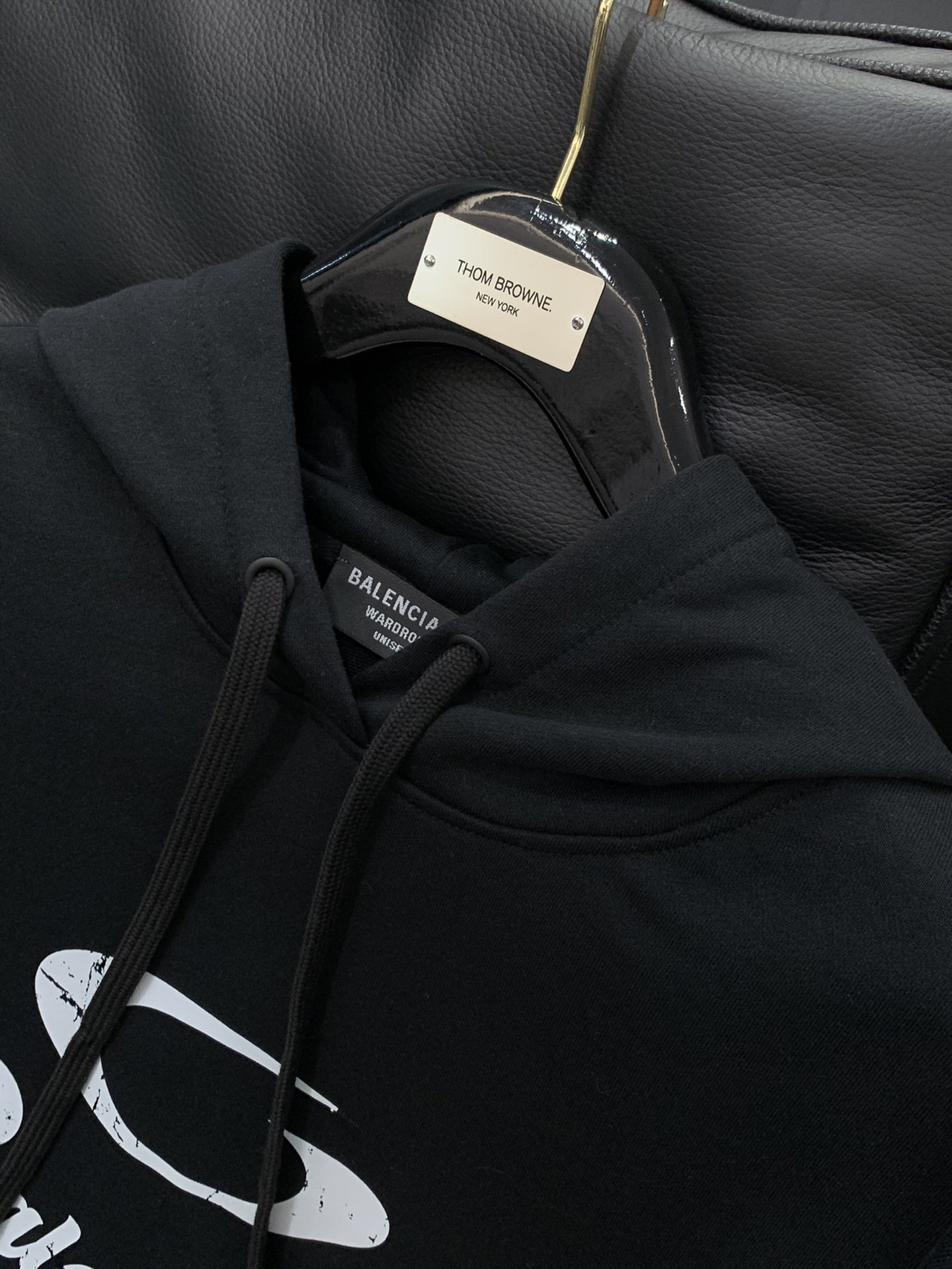 ，Balenciaga 巴黎世家，2025秋季最新款，专柜同步有售，原单狠货，爆款时尚休闲连帽卫衣，进口