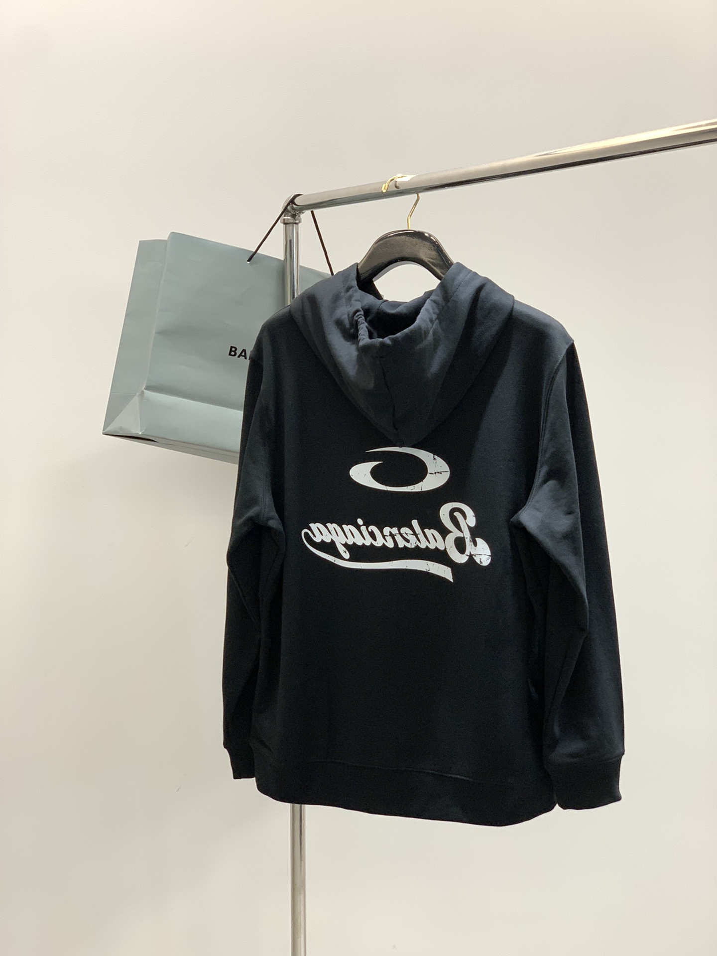 ，Balenciaga 巴黎世家，2025秋季最新款，专柜同步有售，原单狠货，爆款时尚休闲连帽卫衣，进口