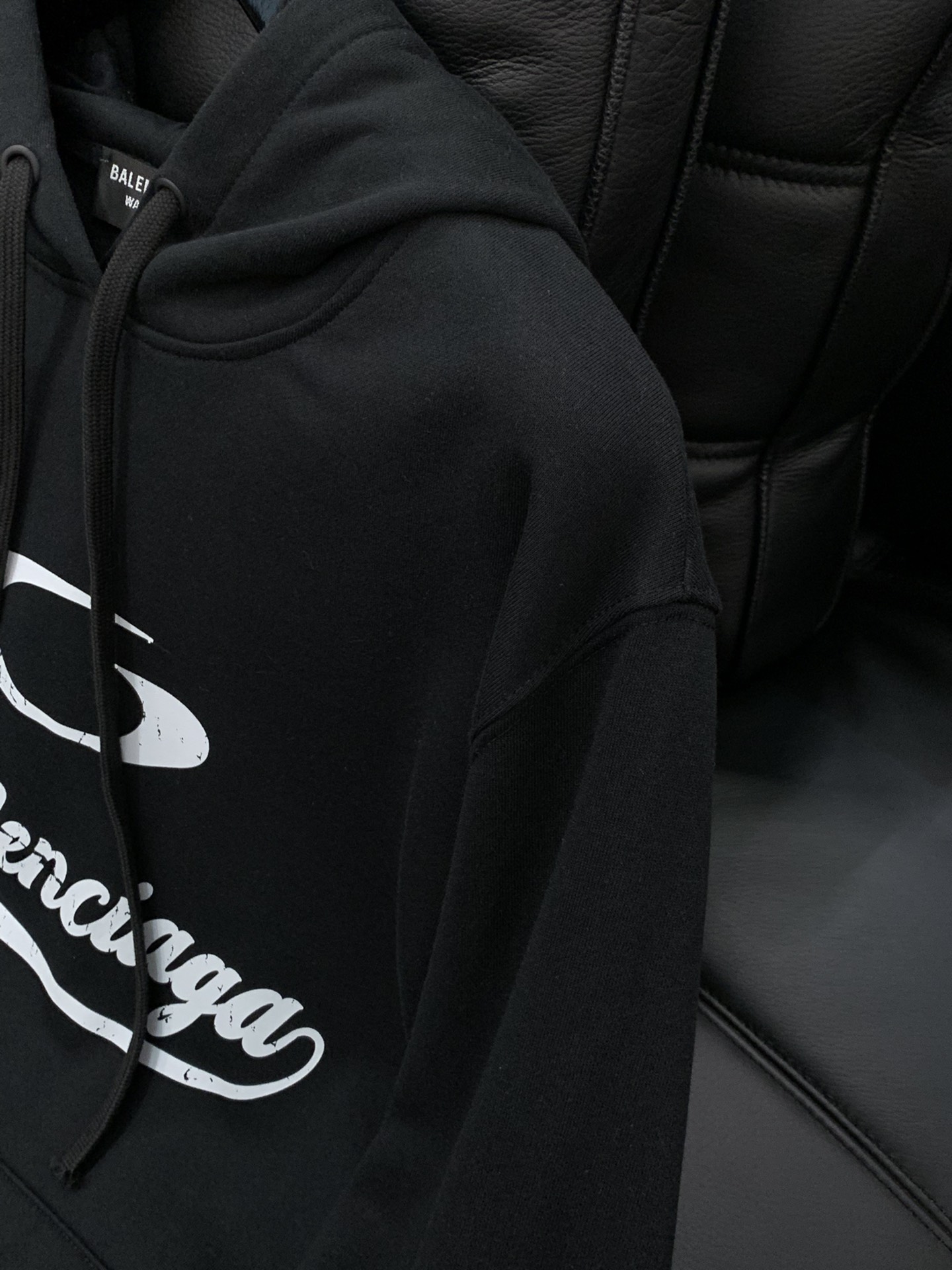 ，Balenciaga 巴黎世家，2025秋季最新款，专柜同步有售，原单狠货，爆款时尚休闲连帽卫衣，进口