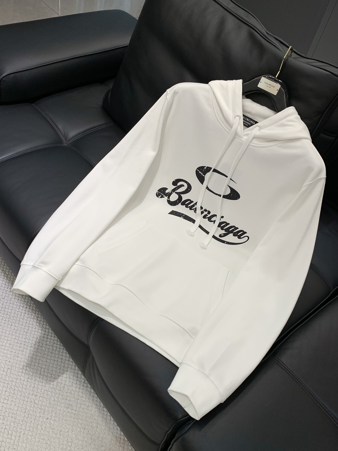 ，Balenciaga 巴黎世家，2025秋季最新款，专柜同步有售，原单狠货，爆款时尚休闲连帽卫衣，进口