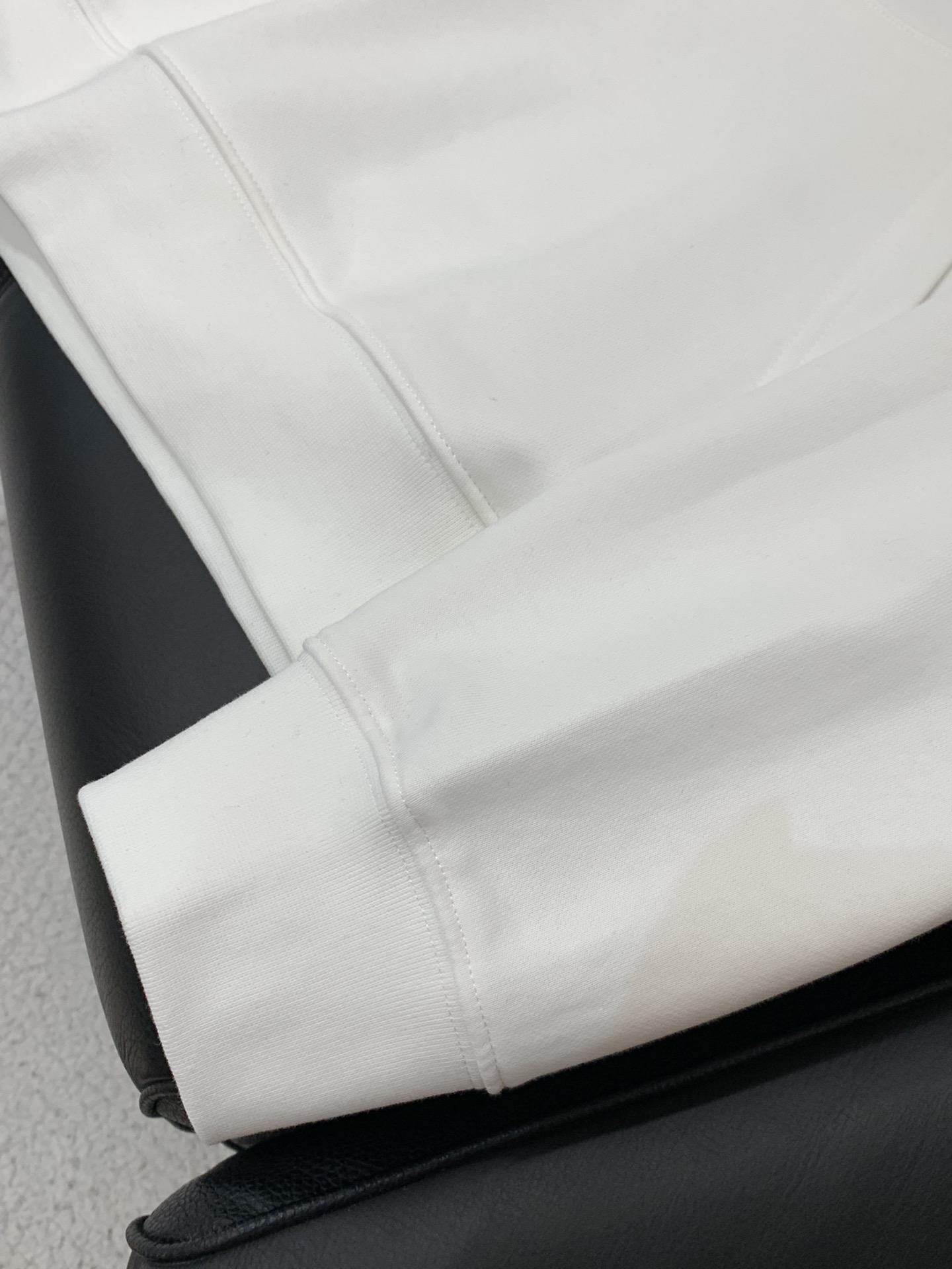 ，Balenciaga 巴黎世家，2025秋季最新款，专柜同步有售，原单狠货，爆款时尚休闲连帽卫衣，进口