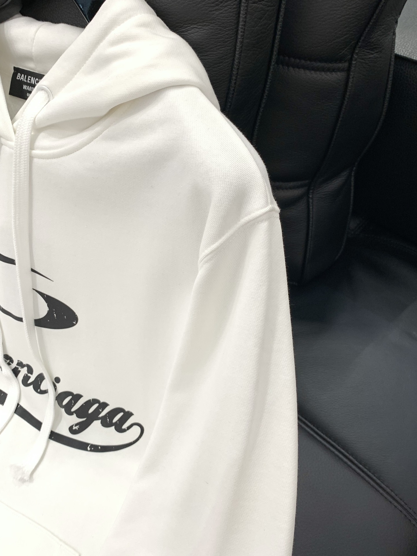 ，Balenciaga 巴黎世家，2025秋季最新款，专柜同步有售，原单狠货，爆款时尚休闲连帽卫衣，进口