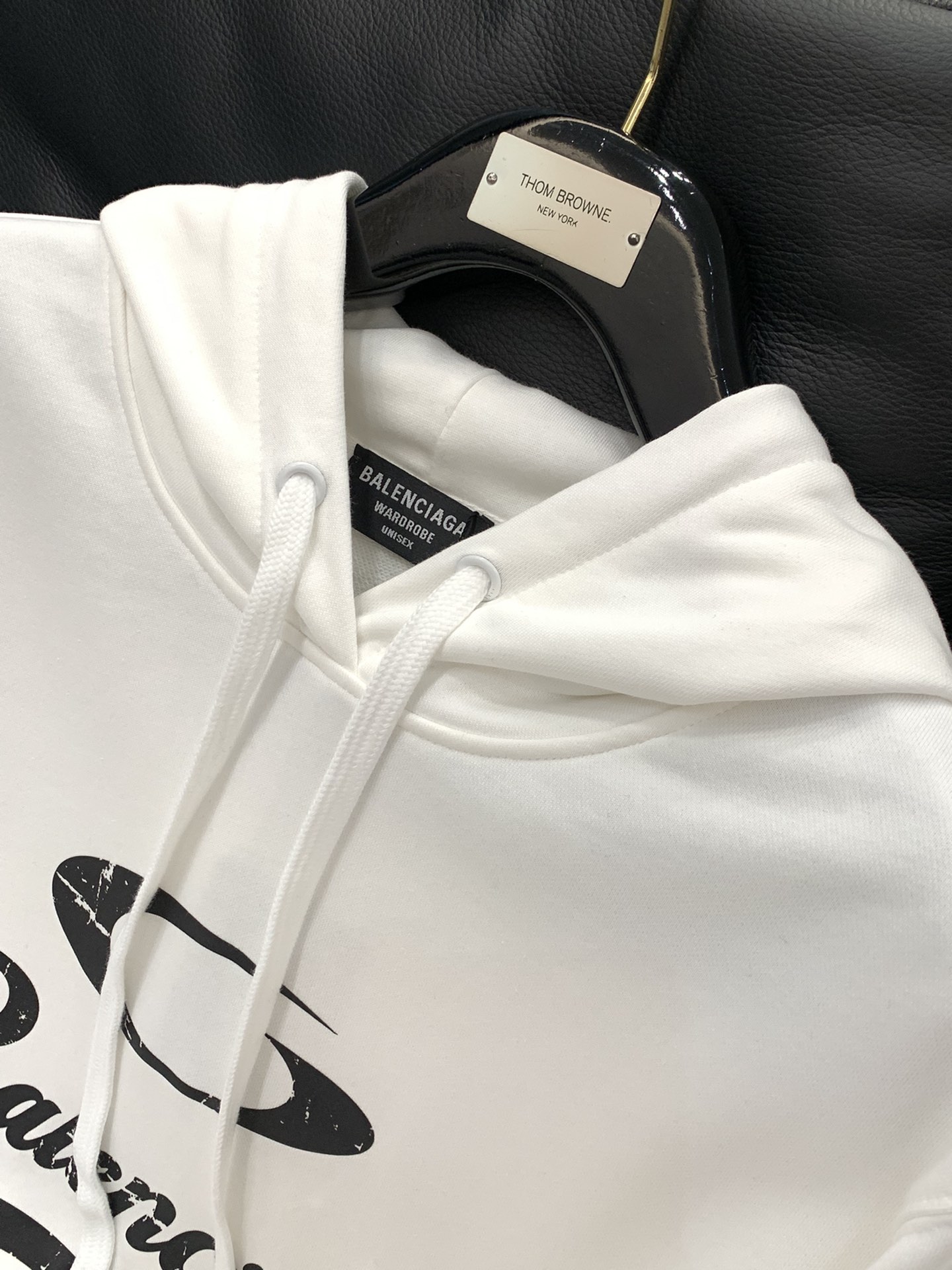 ，Balenciaga 巴黎世家，2025秋季最新款，专柜同步有售，原单狠货，爆款时尚休闲连帽卫衣，进口