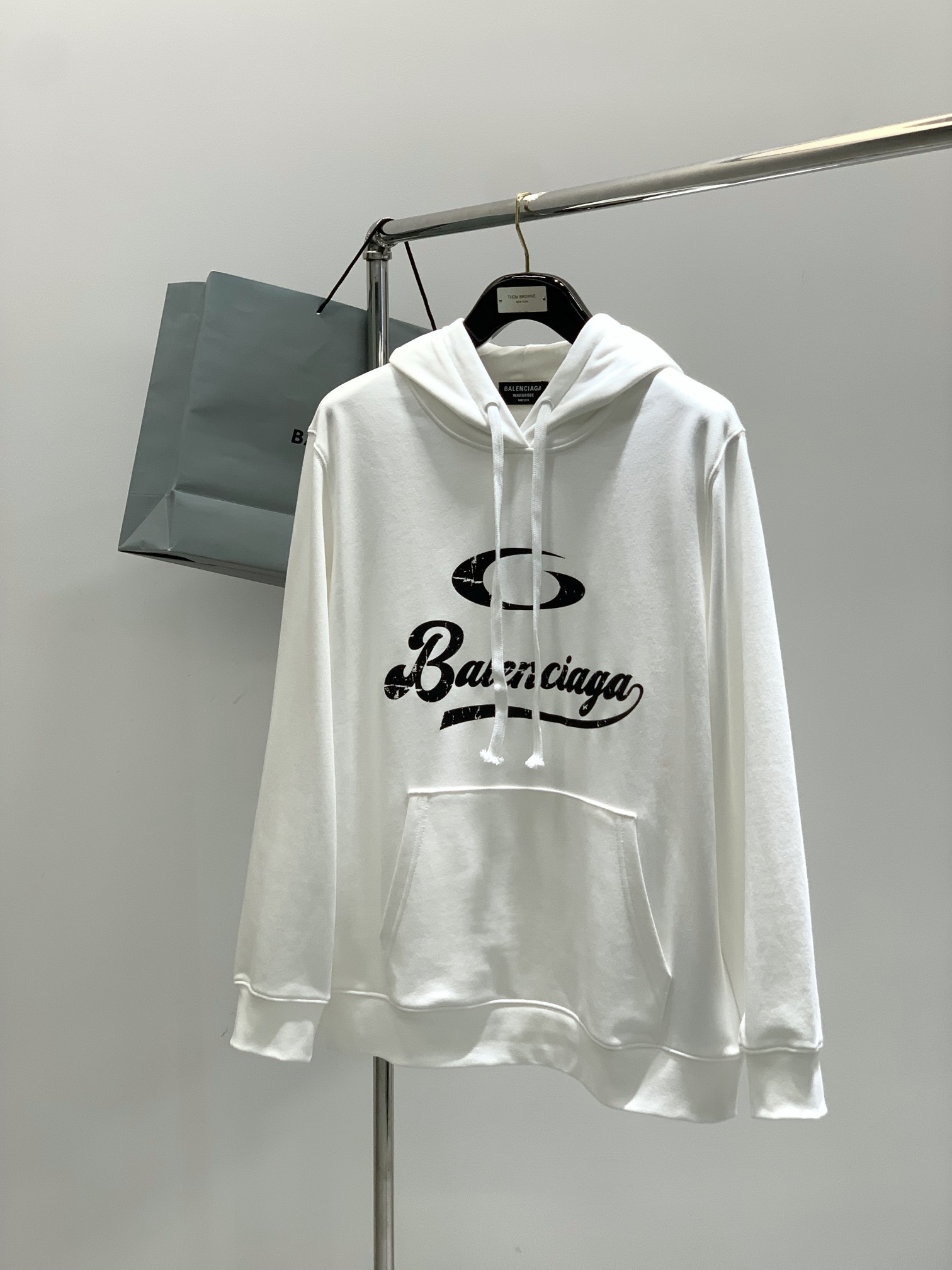 ，Balenciaga 巴黎世家，2025秋季最新款，专柜同步有售，原单狠货，爆款时尚休闲连帽卫衣，进口