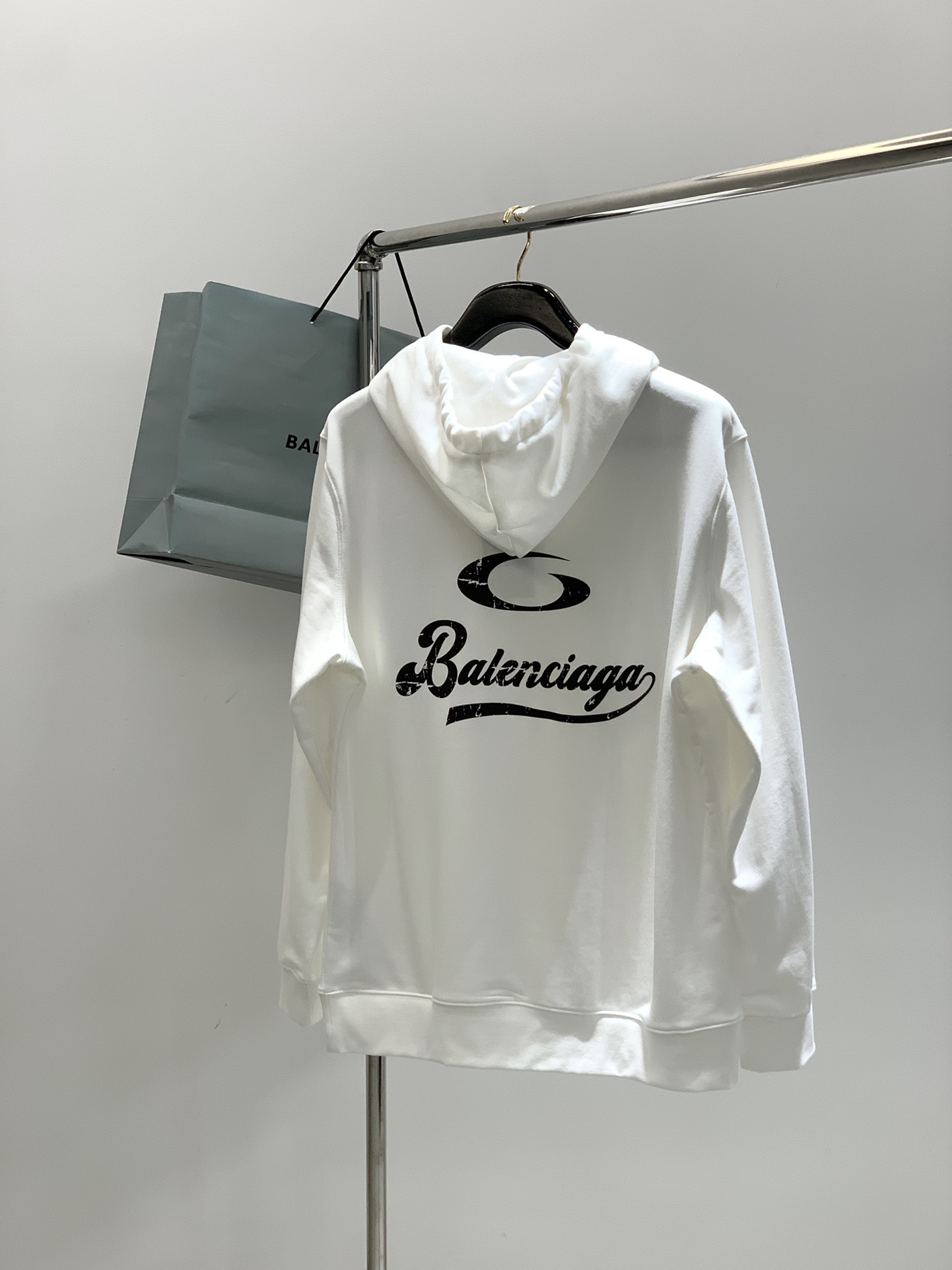 ，Balenciaga 巴黎世家，2025秋季最新款，专柜同步有售，原单狠货，爆款时尚休闲连帽卫衣，进口