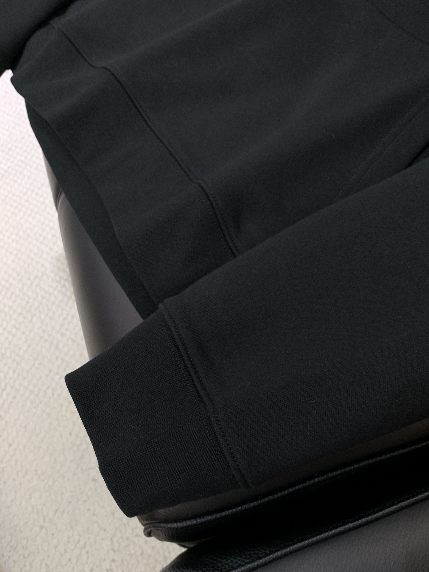 ，Gucci 古驰，2025秋季最新款，专柜同步有售，原单狠货，时尚休闲连帽卫衣，上身很有特点！吸睛而有